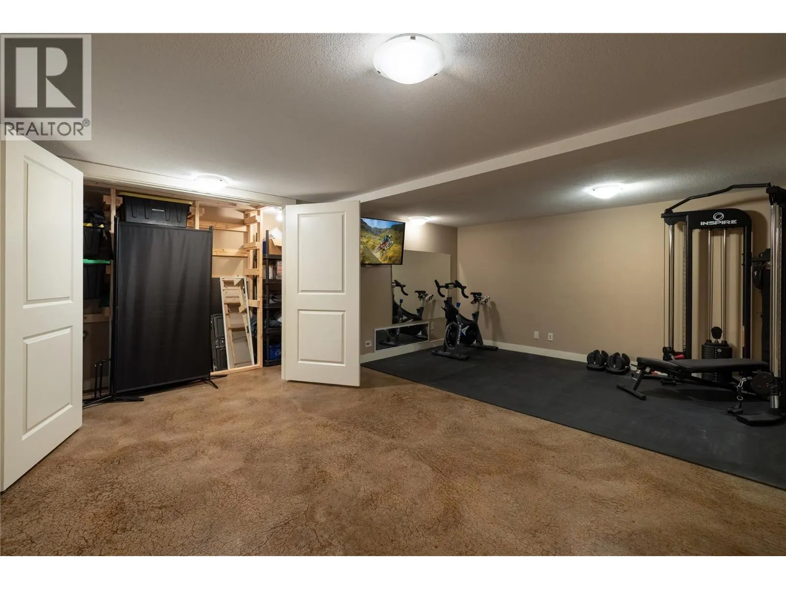 7261 Silver Ridge Drive