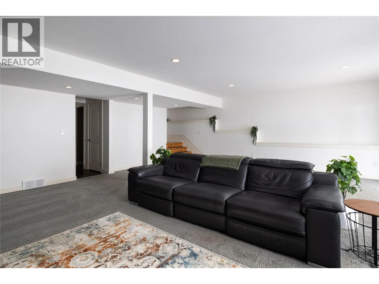 7261 Silver Ridge Drive