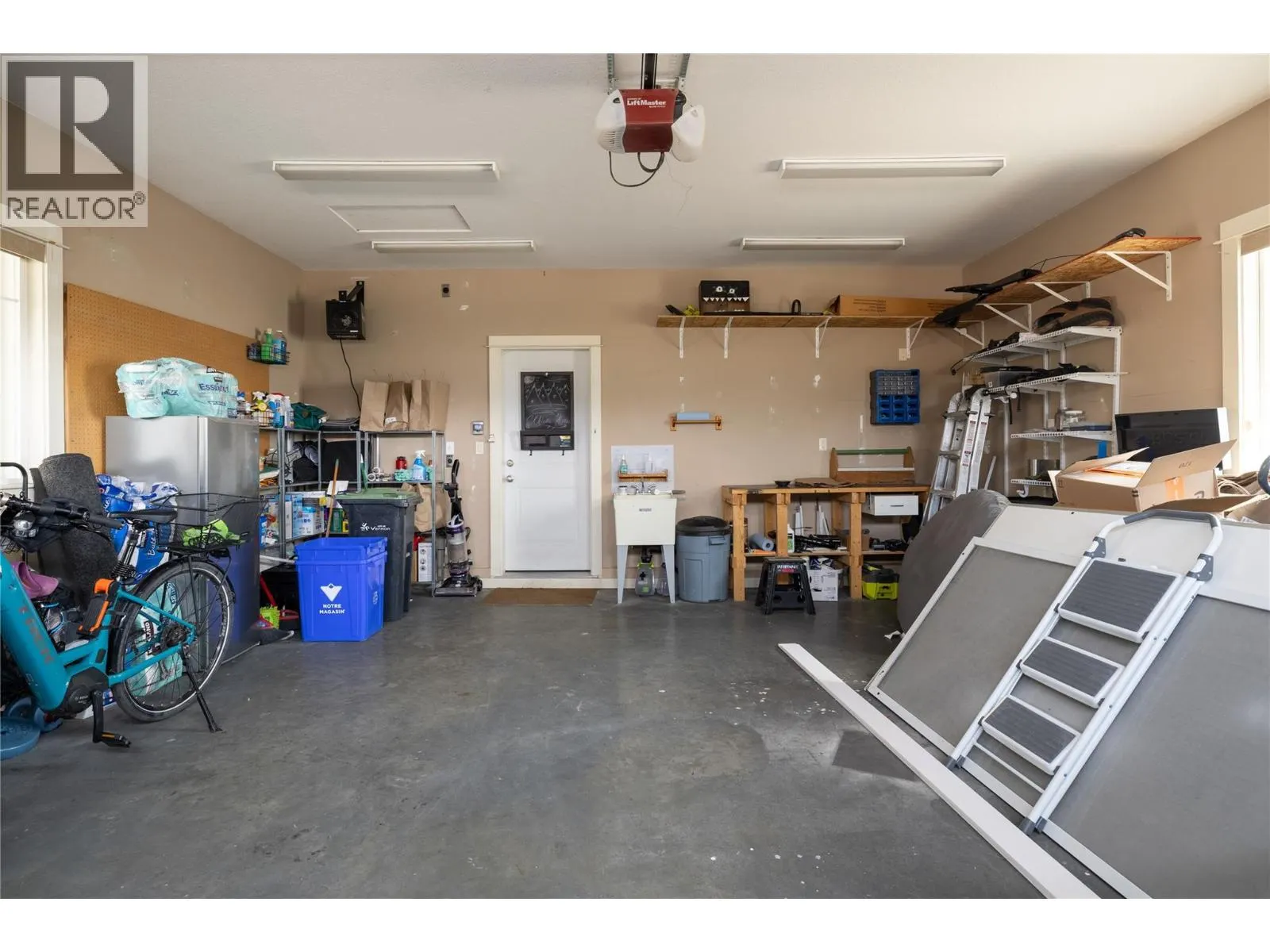 7261 Silver Ridge Drive