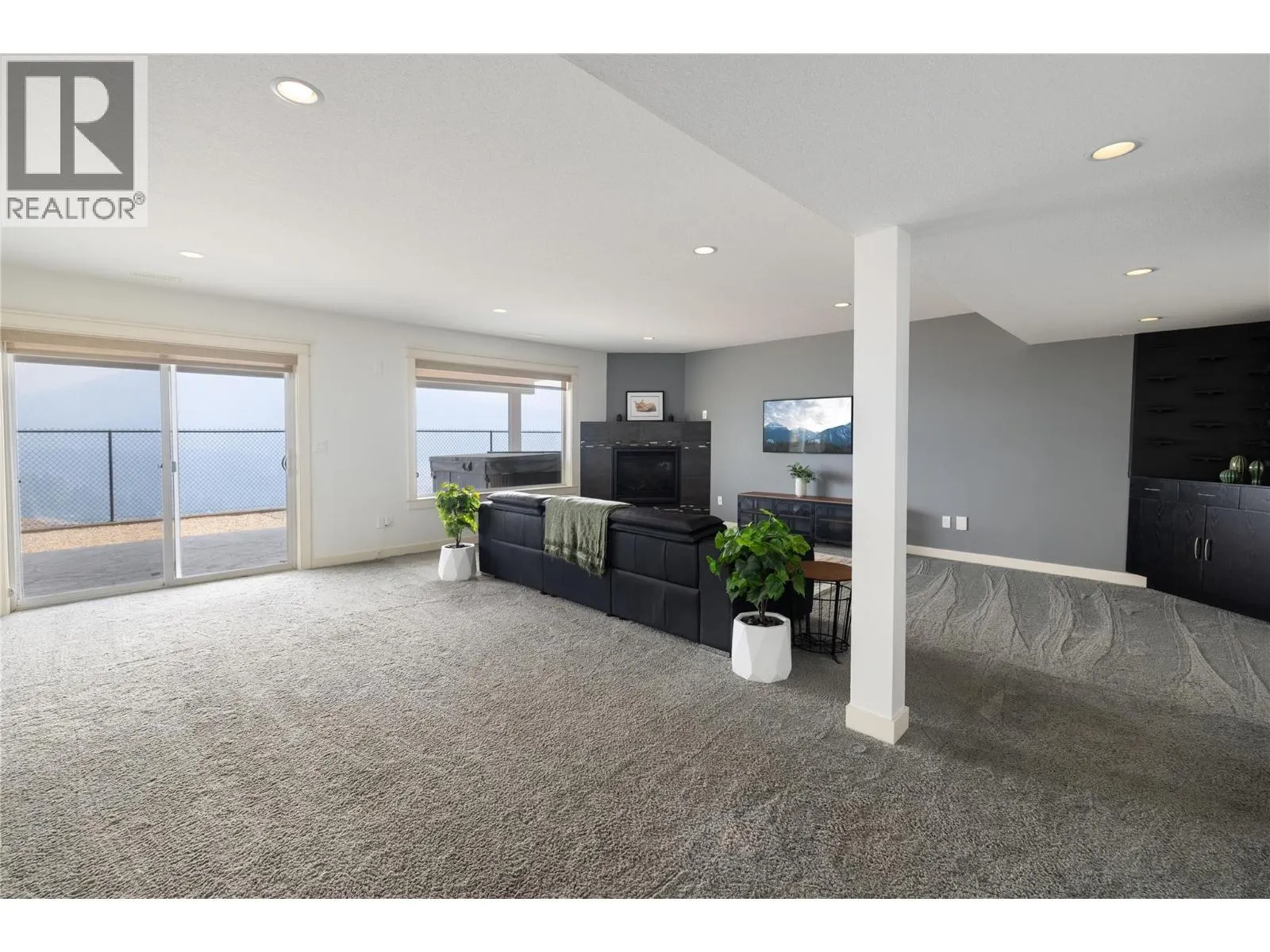 7261 Silver Ridge Drive