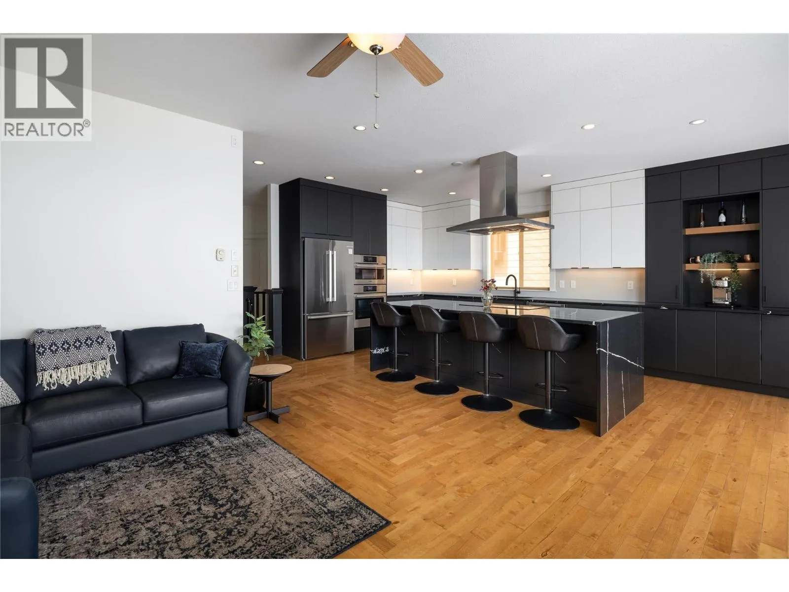 7261 Silver Ridge Drive