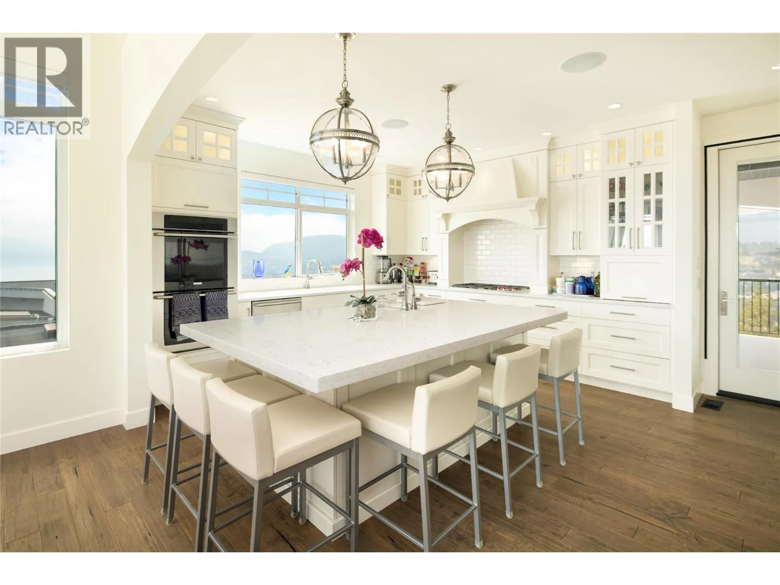 3351 Vineyard View Drive
