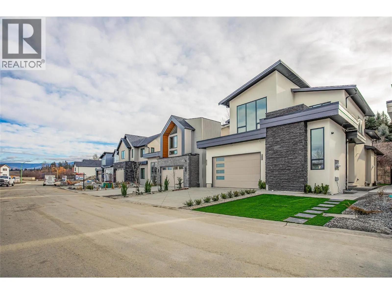 1008 Bull Crescent