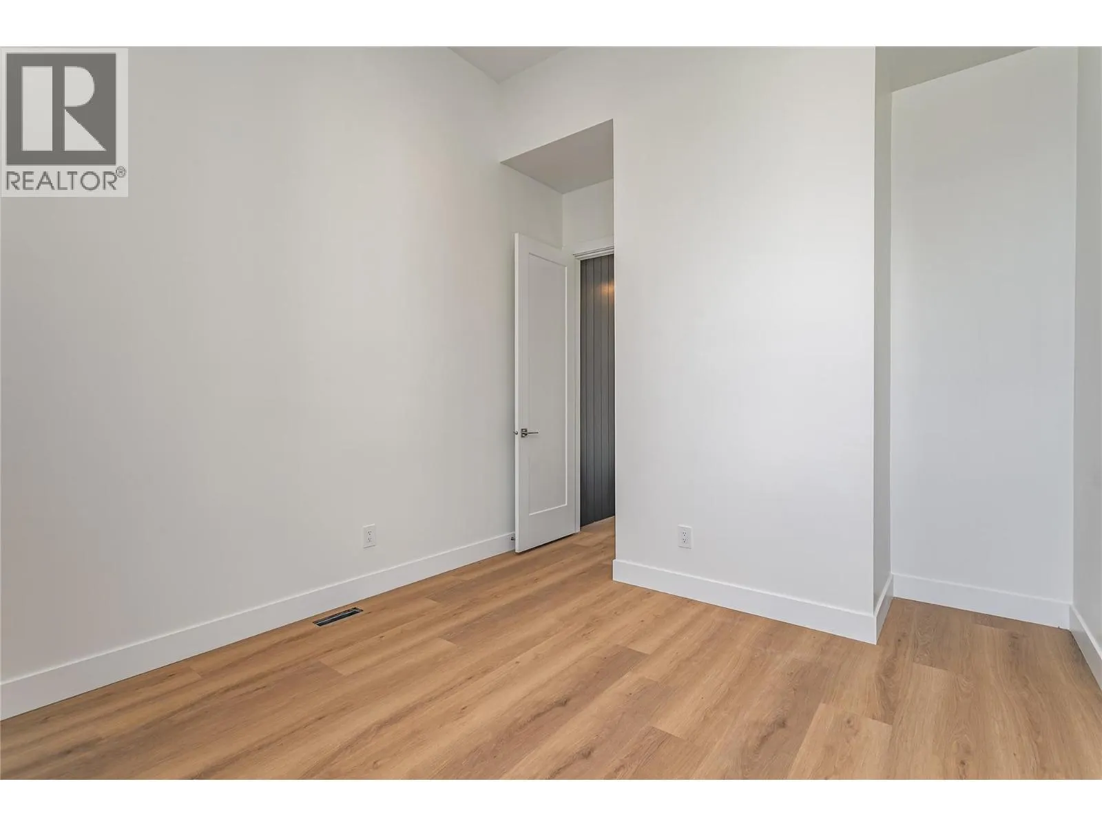 1008 Bull Crescent