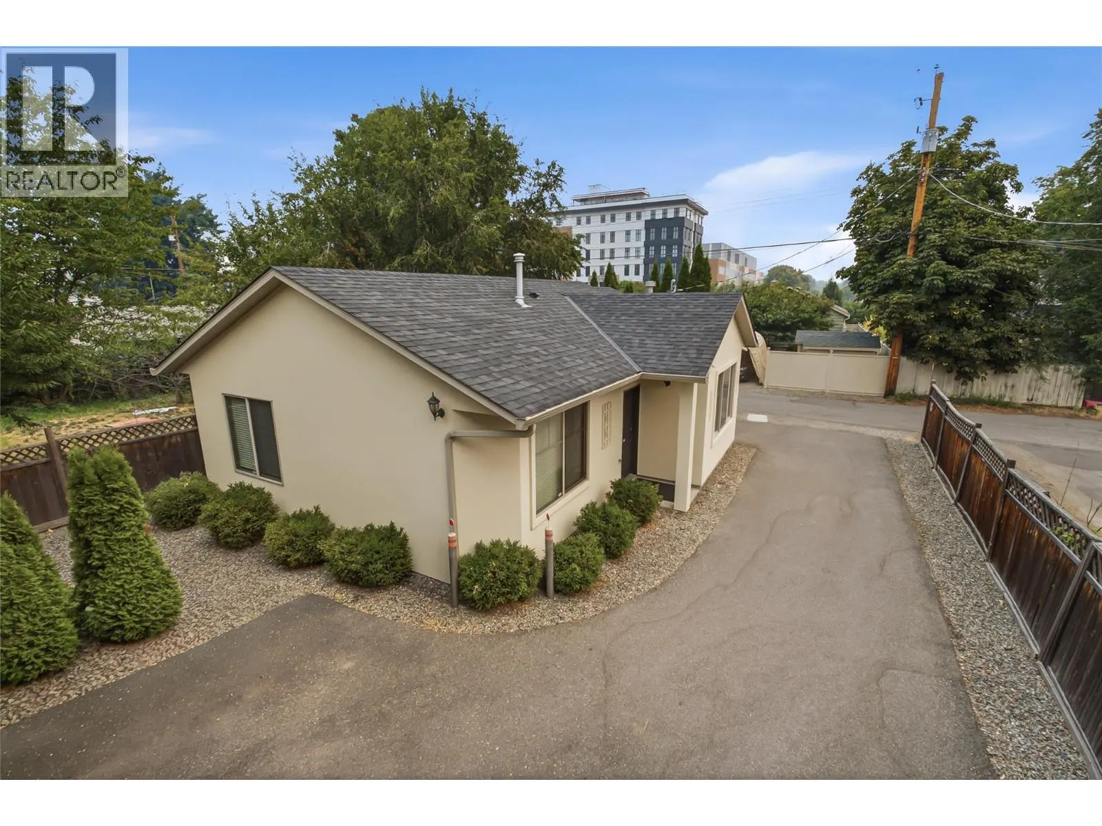 560 & 562 Christleton Avenue