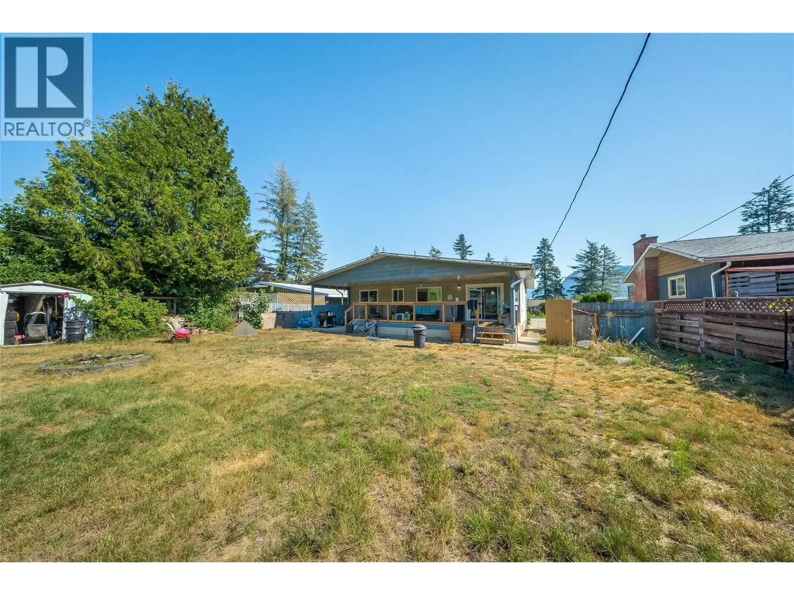 1684 RIDGEWOOD Drive