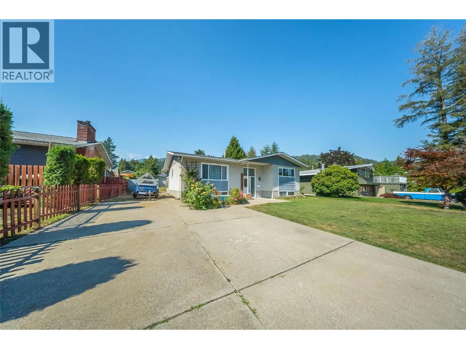 1684 RIDGEWOOD Drive