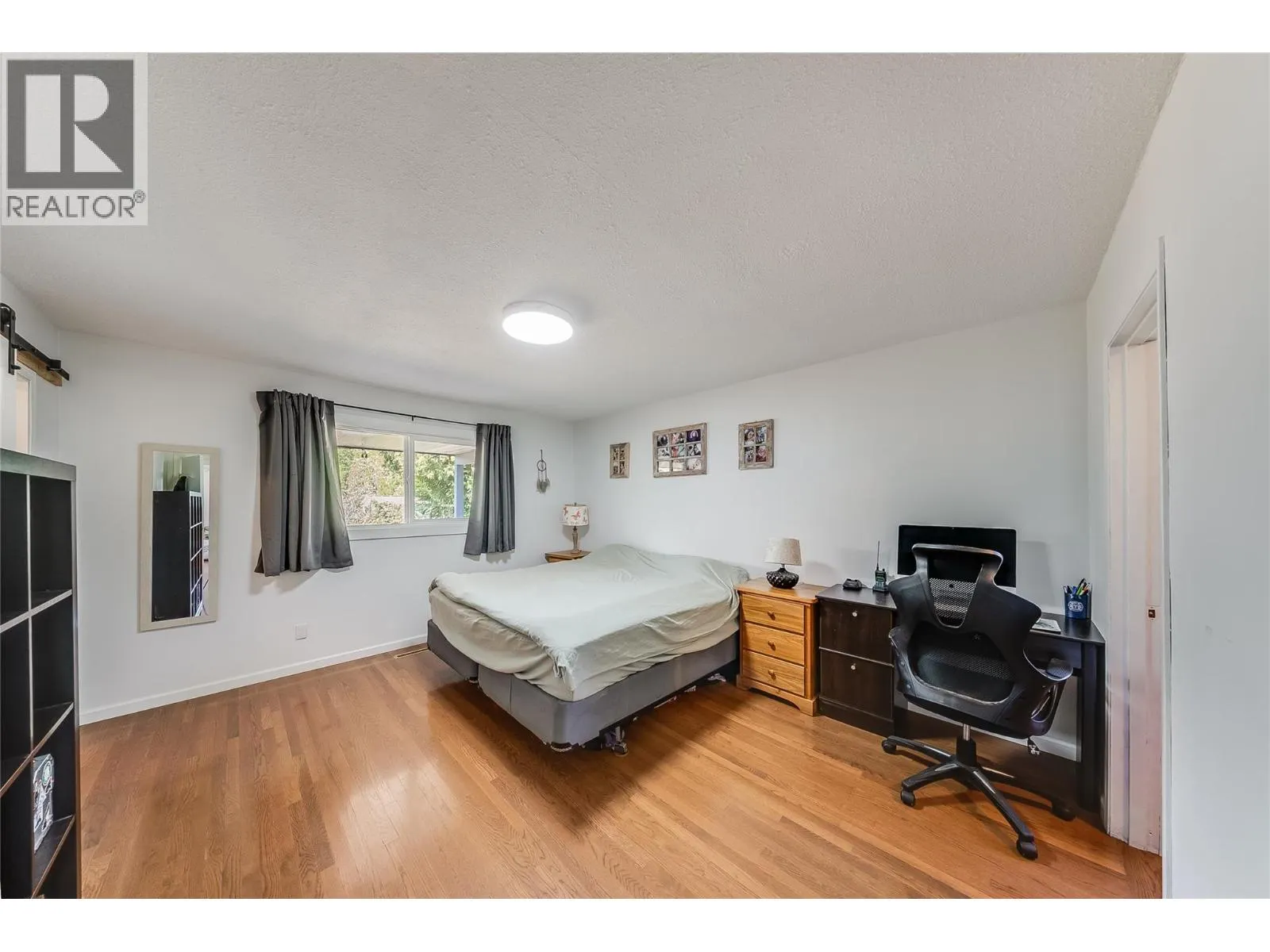 1684 RIDGEWOOD Drive