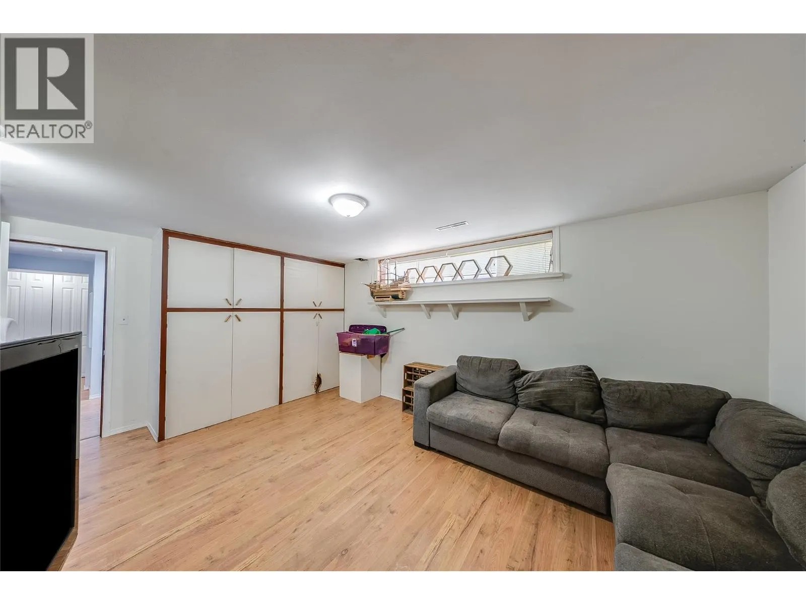 1684 RIDGEWOOD Drive