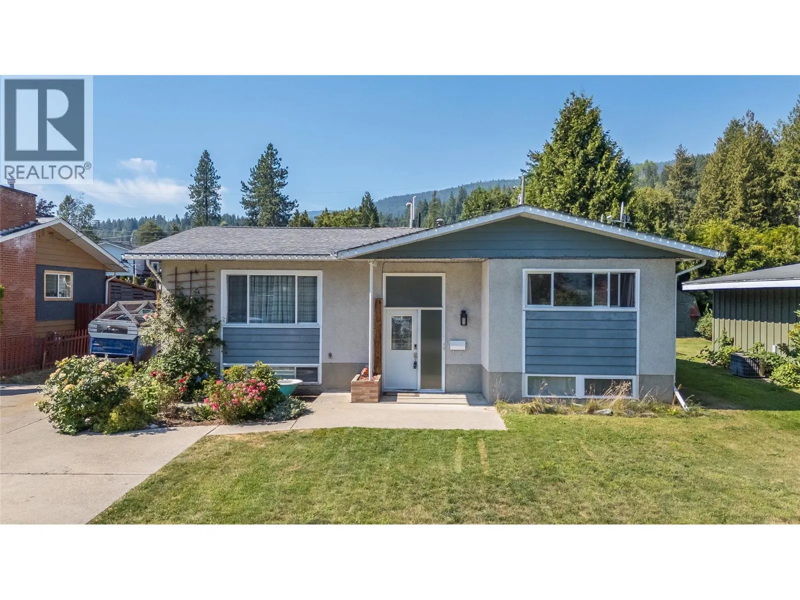 1684 RIDGEWOOD Drive