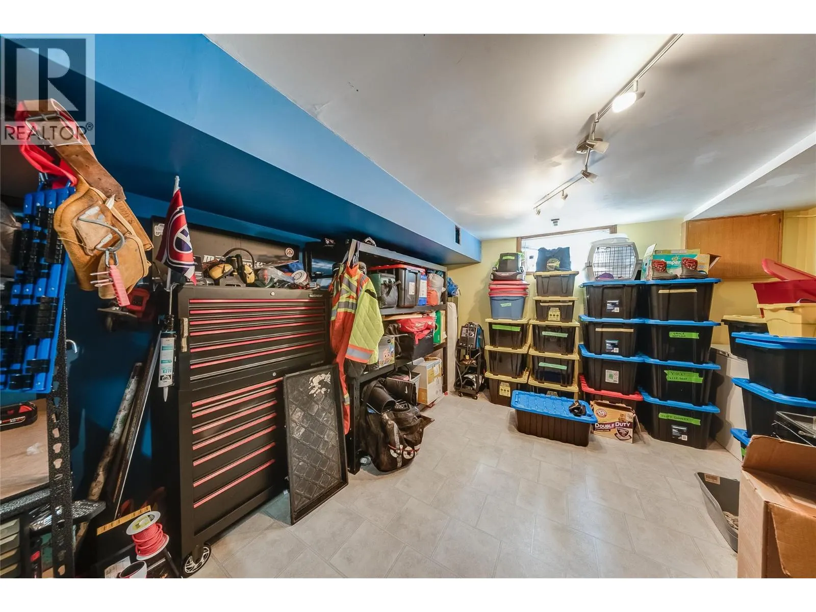 1684 RIDGEWOOD Drive