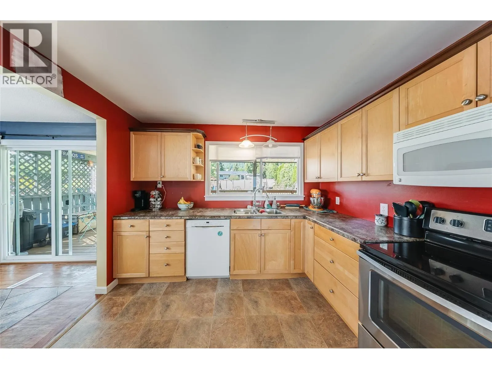 1684 RIDGEWOOD Drive