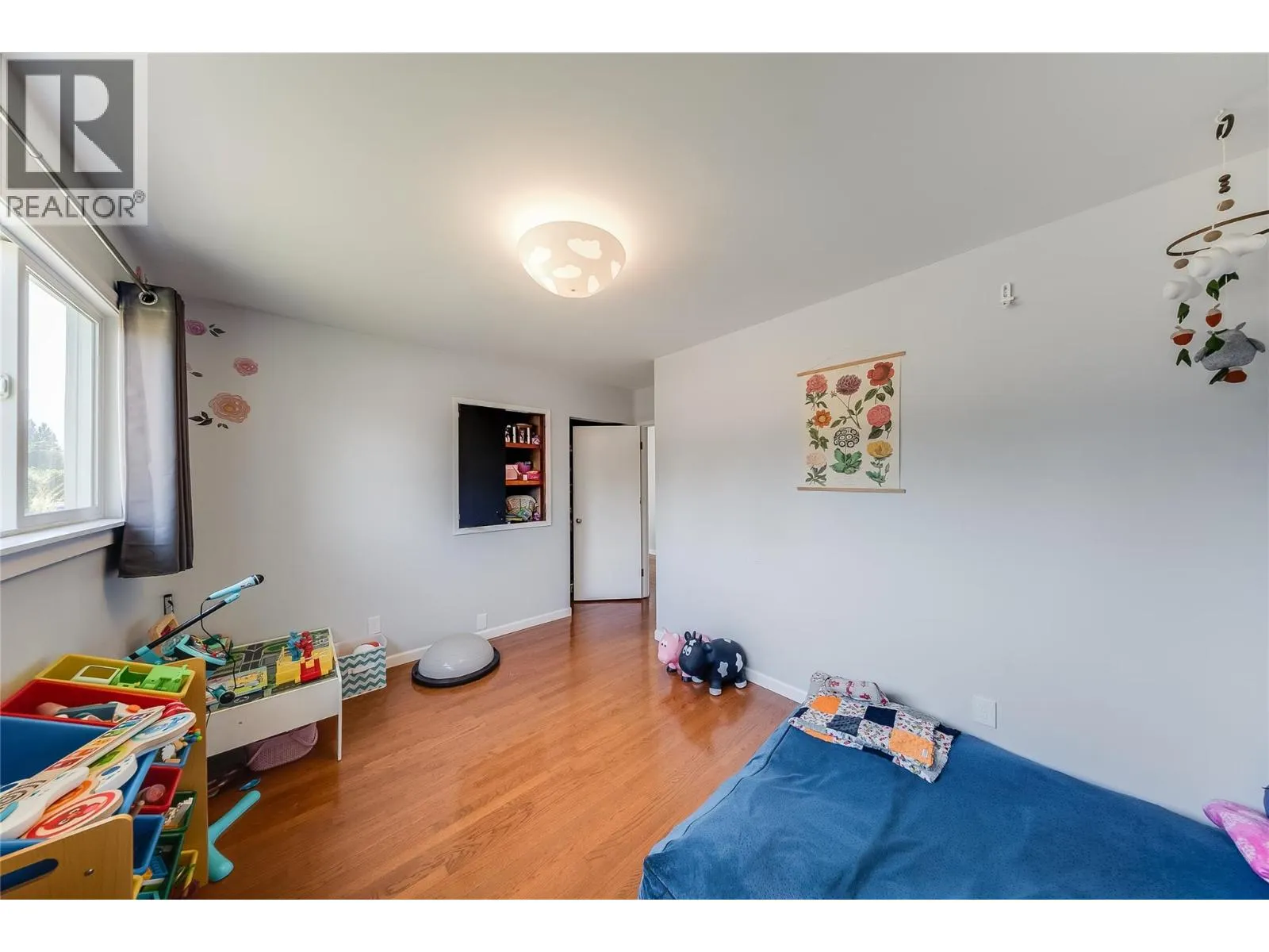 1684 RIDGEWOOD Drive