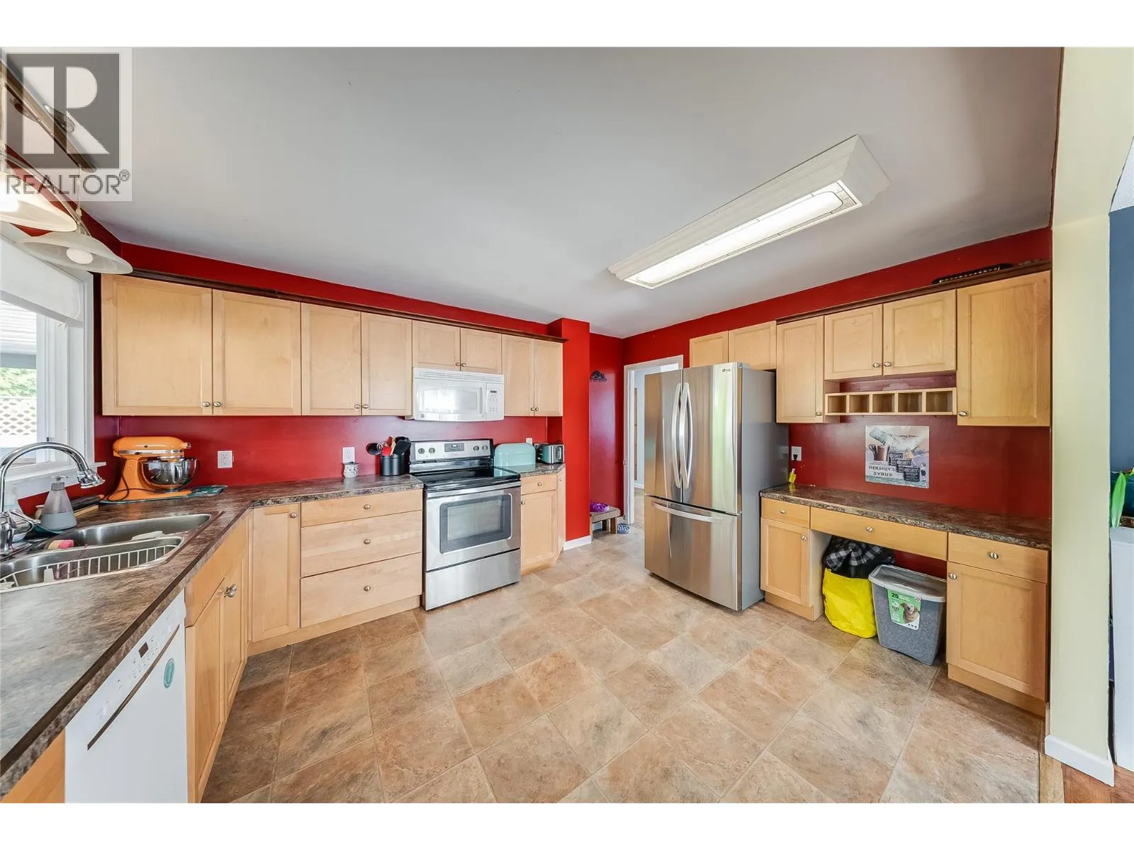 1684 RIDGEWOOD Drive