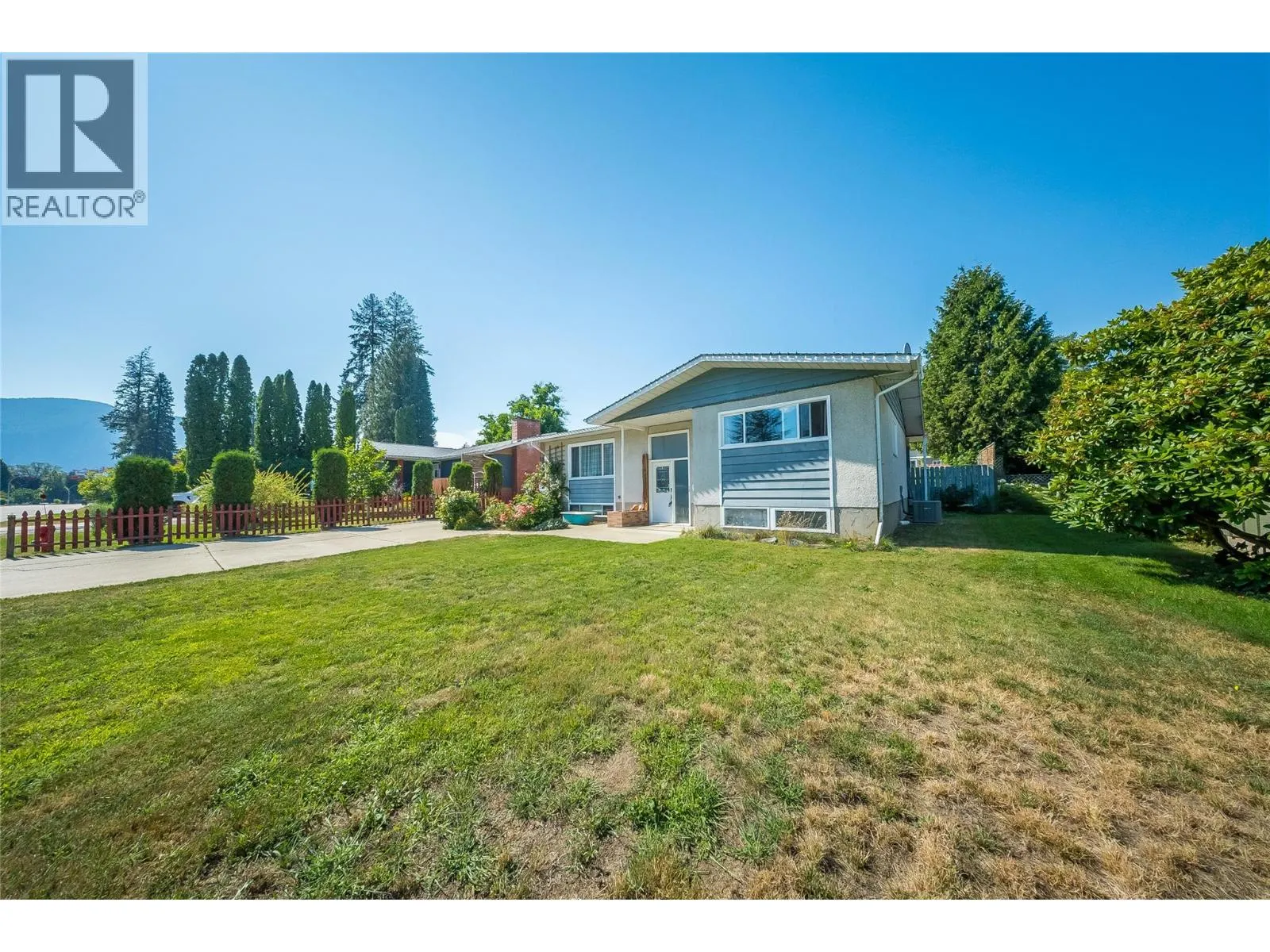 1684 RIDGEWOOD Drive