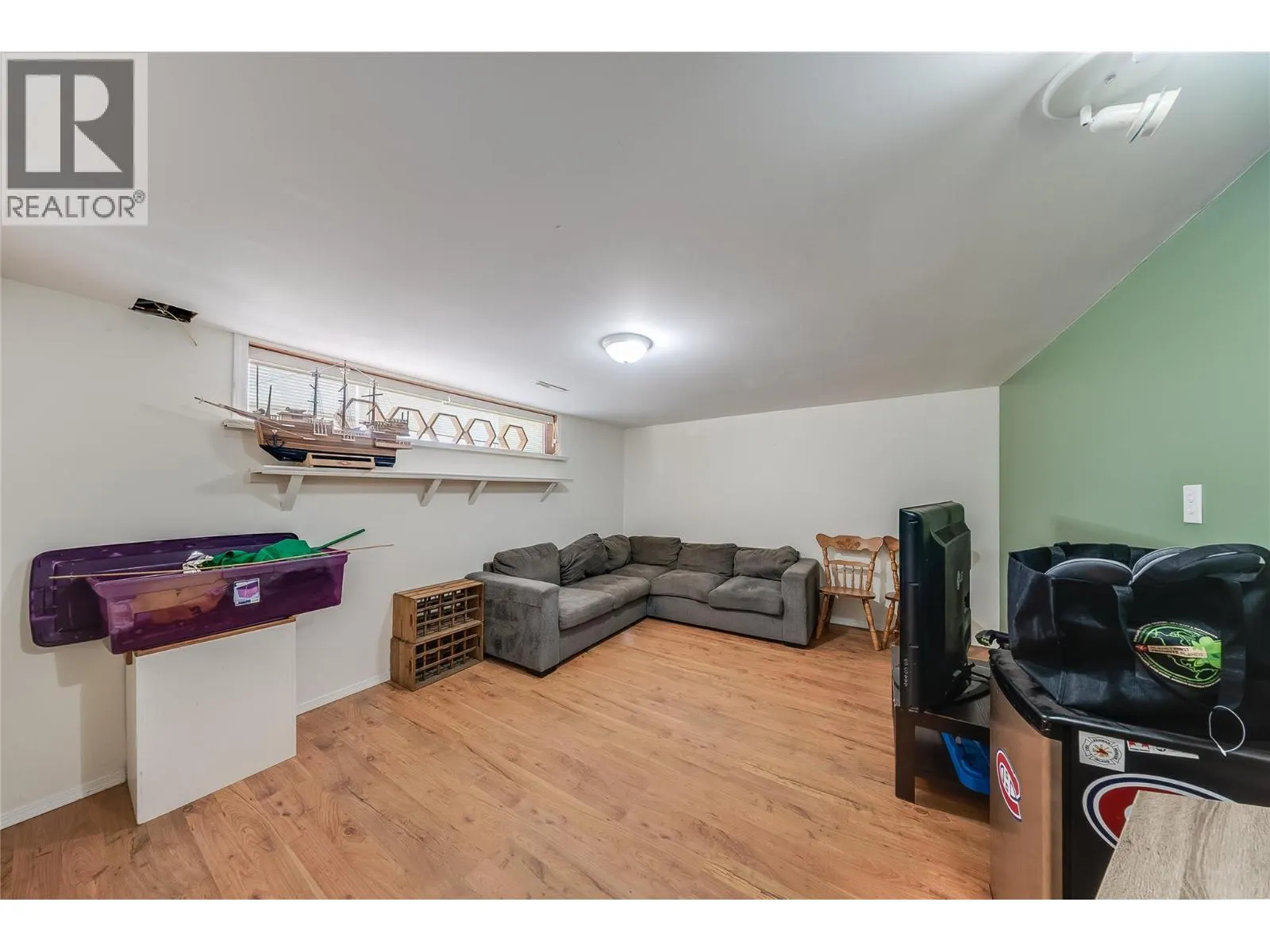 1684 RIDGEWOOD Drive
