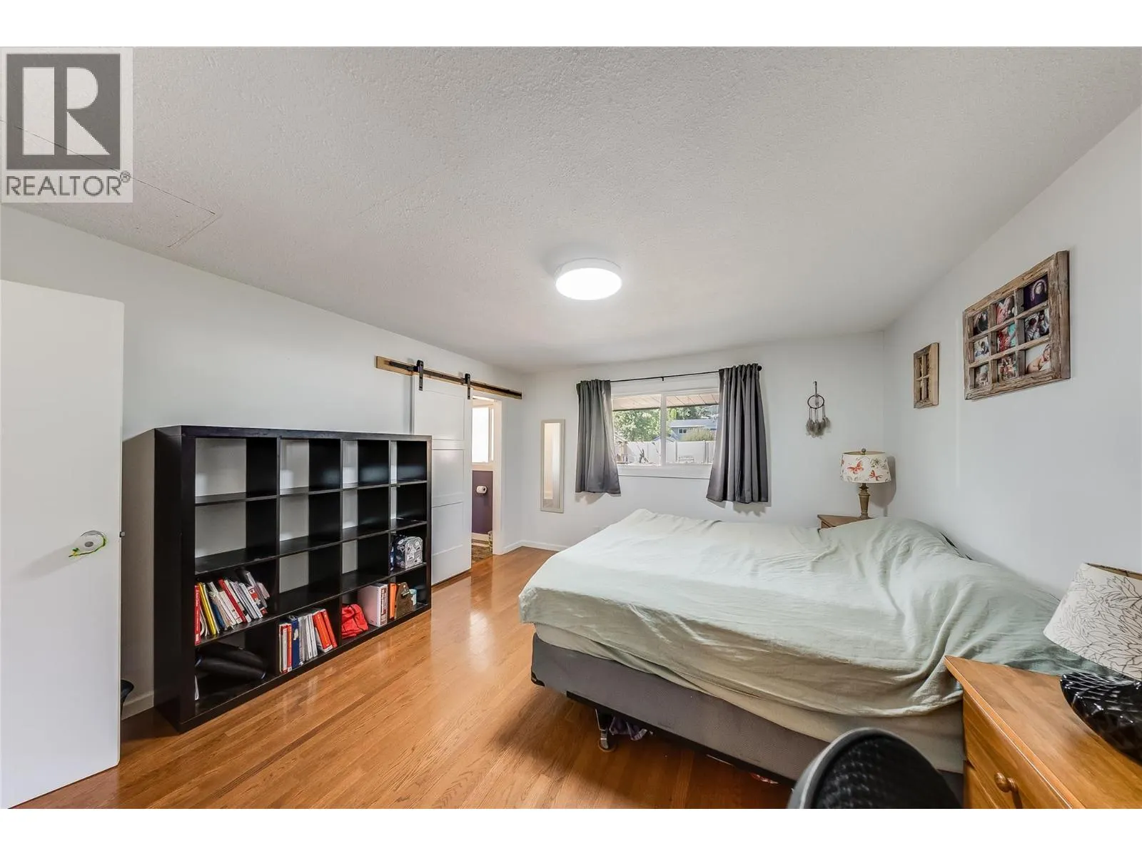1684 RIDGEWOOD Drive