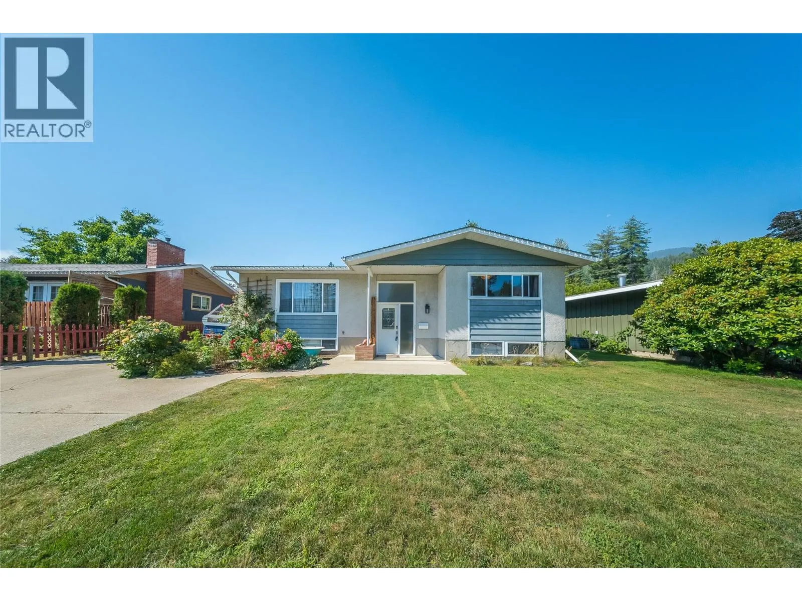 1684 RIDGEWOOD Drive