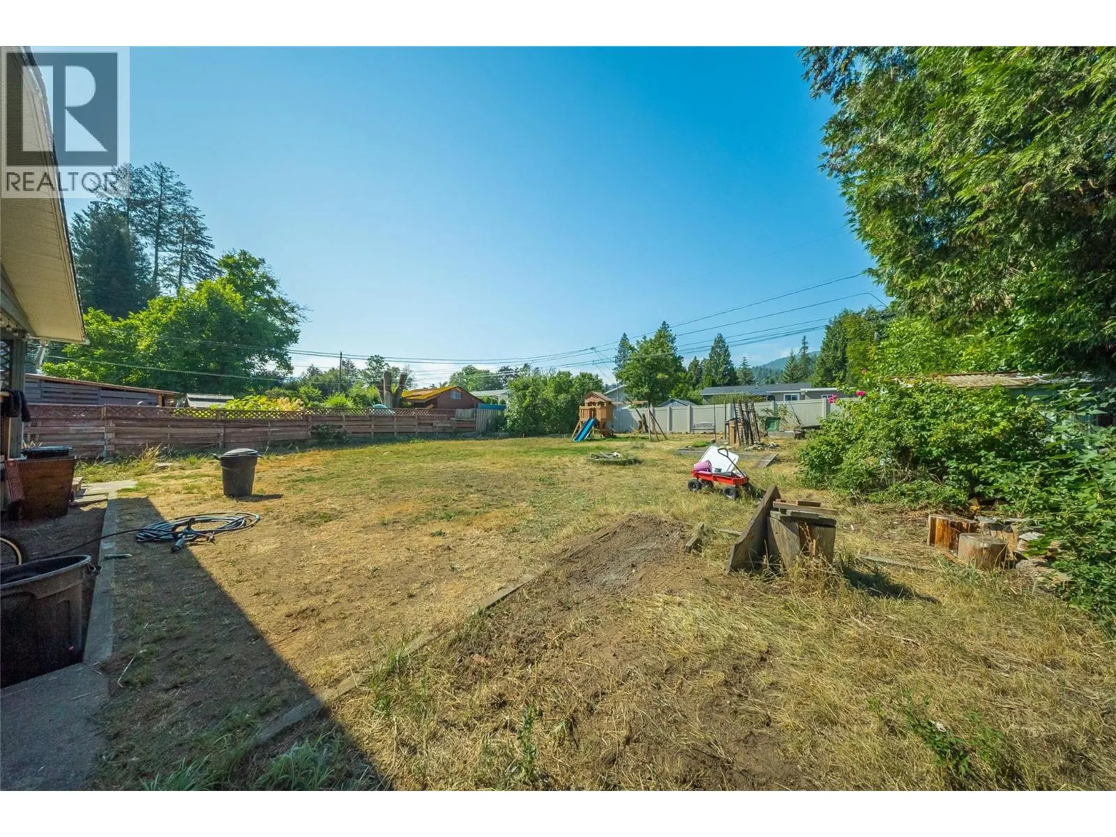 1684 RIDGEWOOD Drive