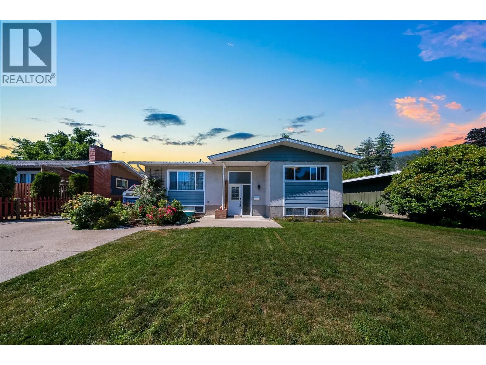 1684 RIDGEWOOD Drive