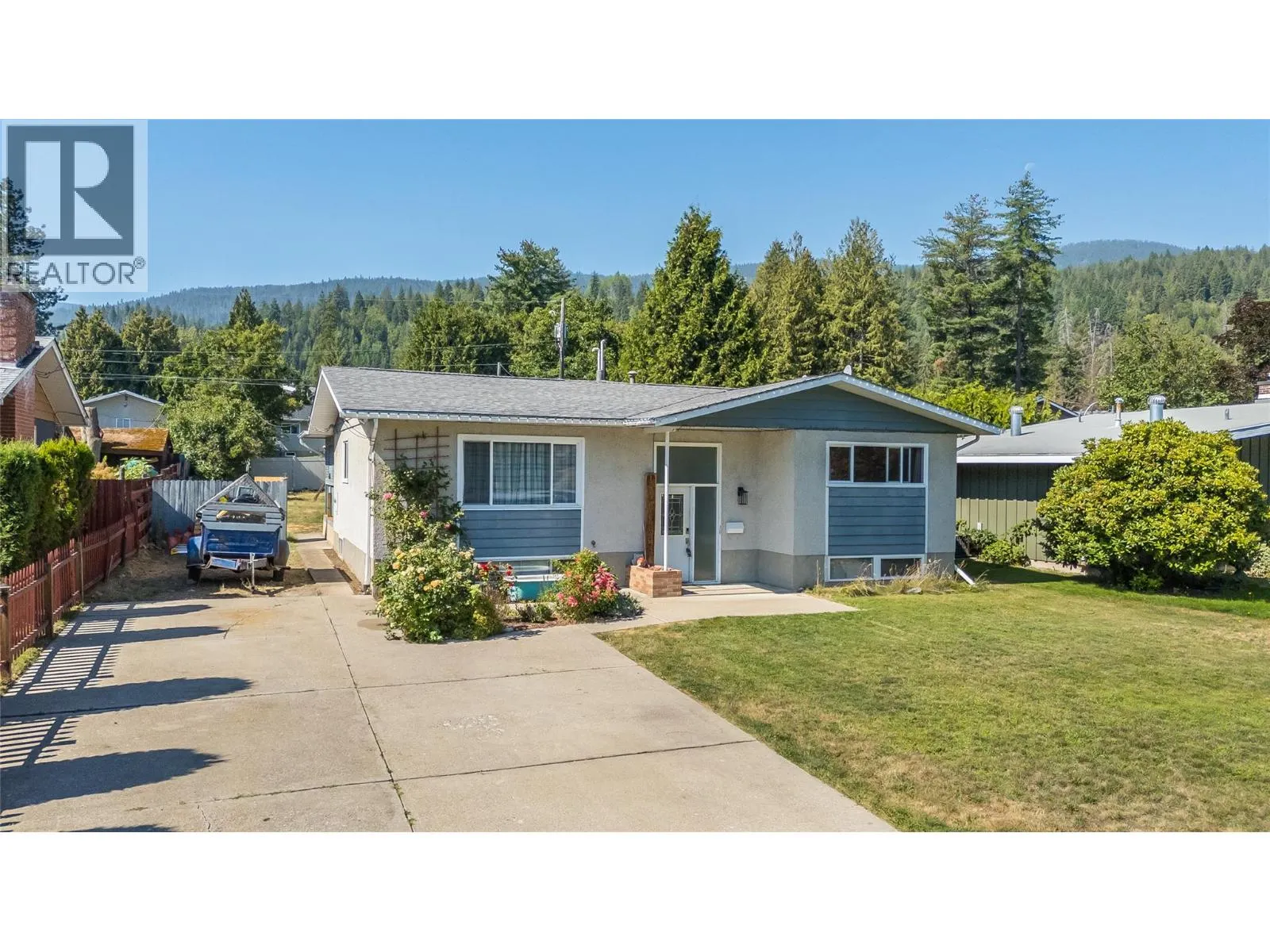 1684 RIDGEWOOD Drive