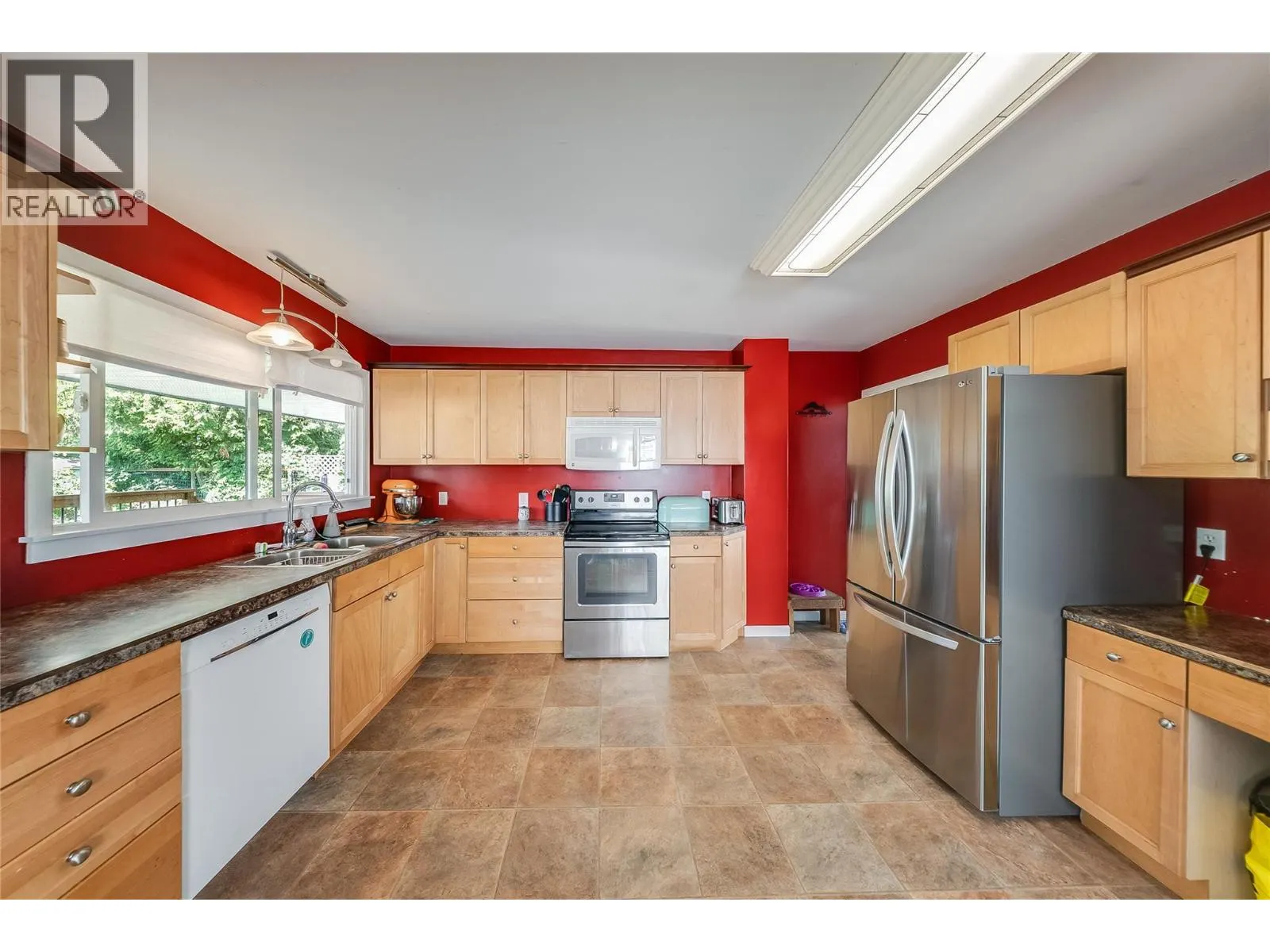 1684 RIDGEWOOD Drive