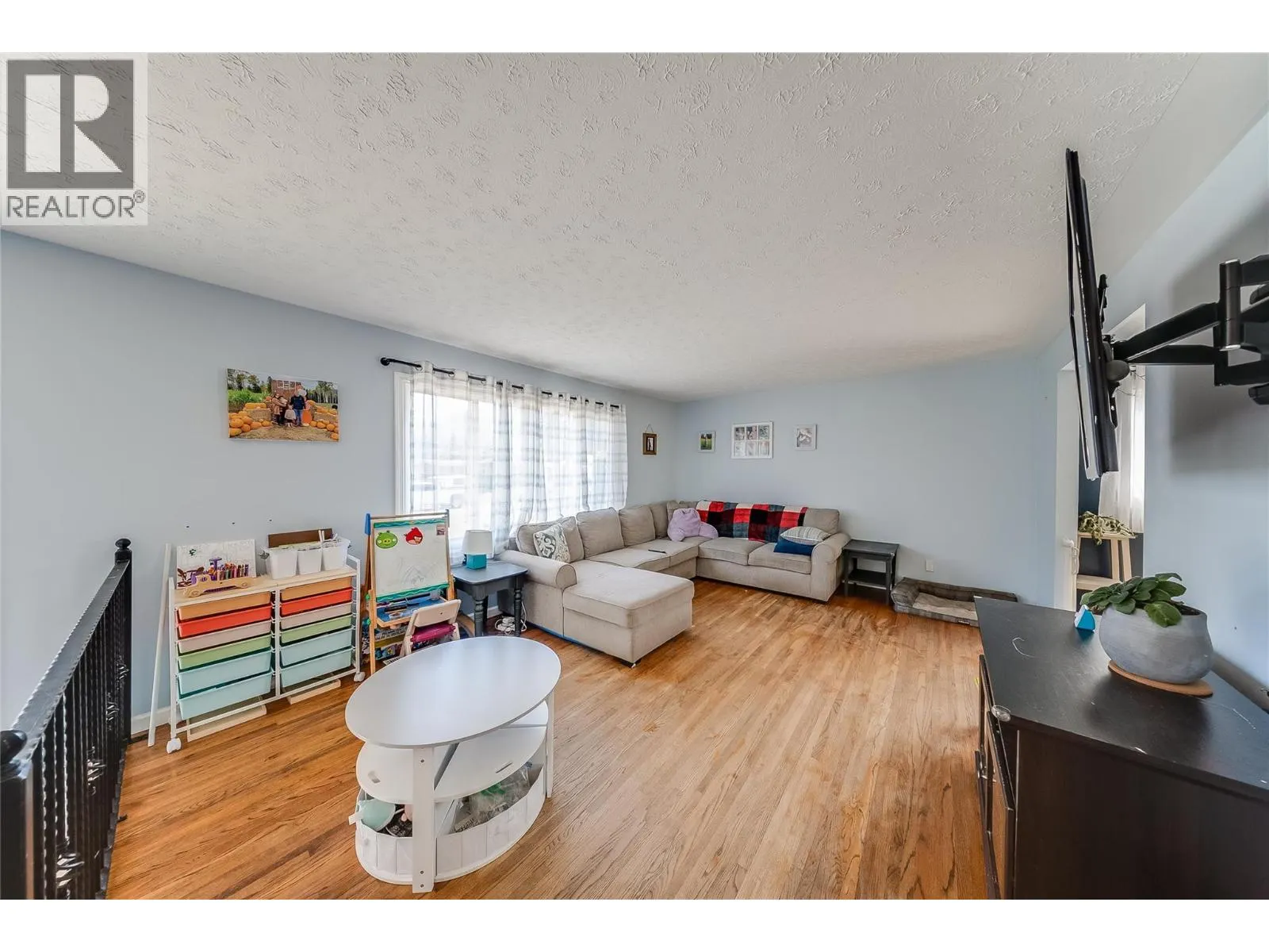 1684 RIDGEWOOD Drive