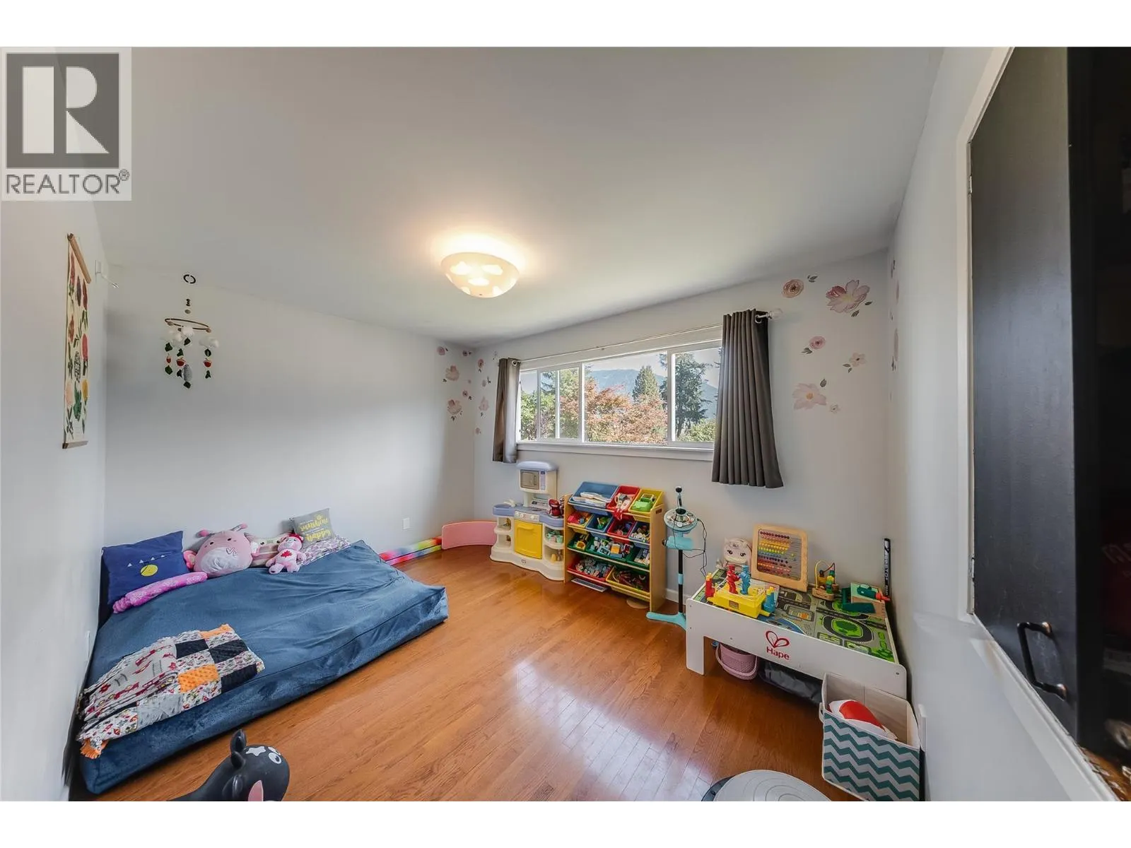 1684 RIDGEWOOD Drive
