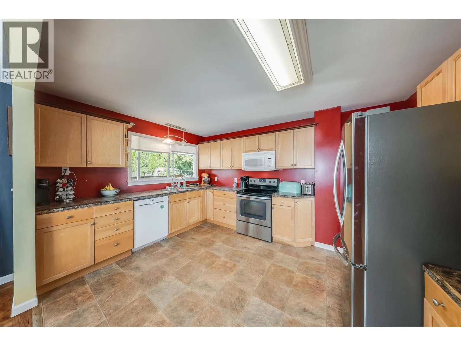 1684 RIDGEWOOD Drive