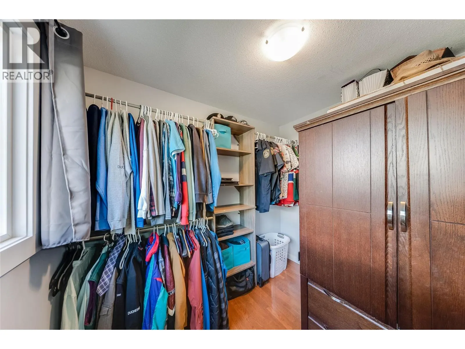 1684 RIDGEWOOD Drive