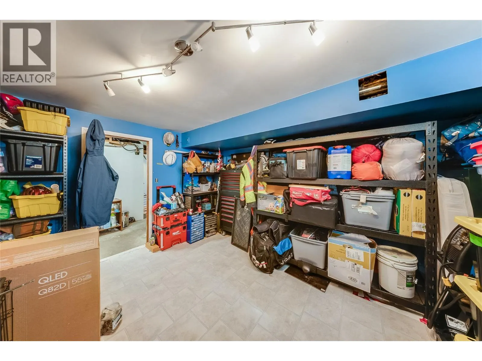 1684 RIDGEWOOD Drive