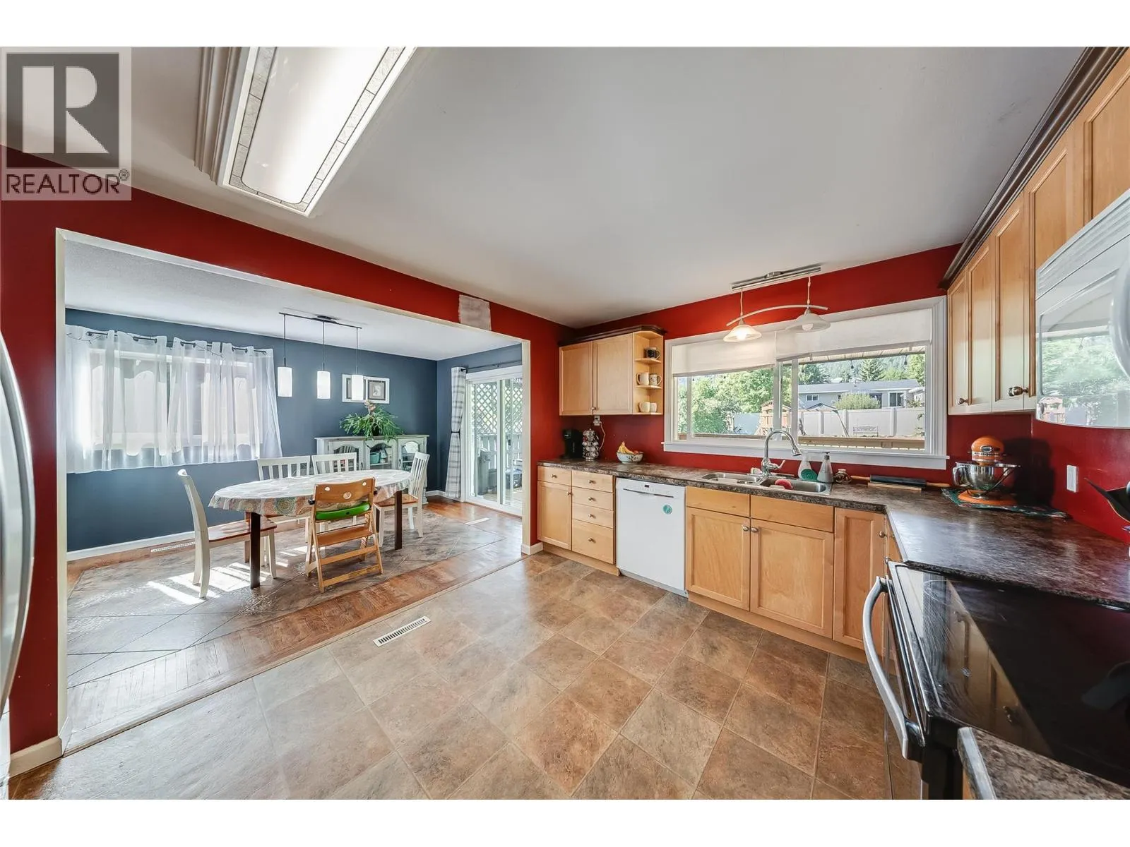1684 RIDGEWOOD Drive