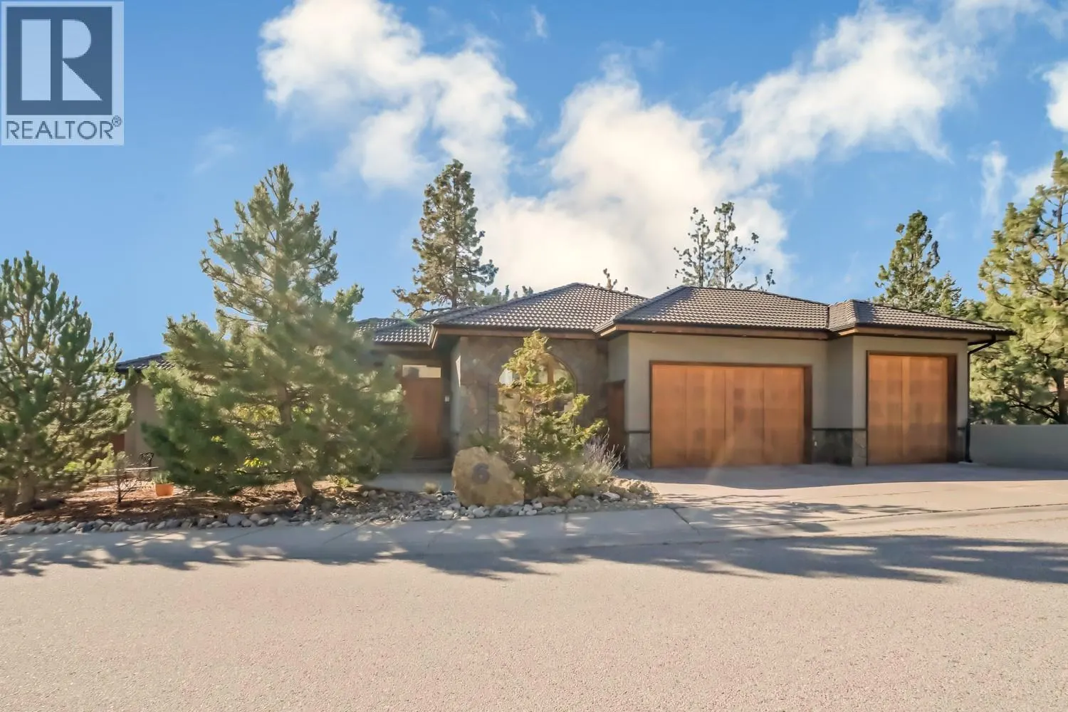 6709 VICTORIA Road S Unit# 6