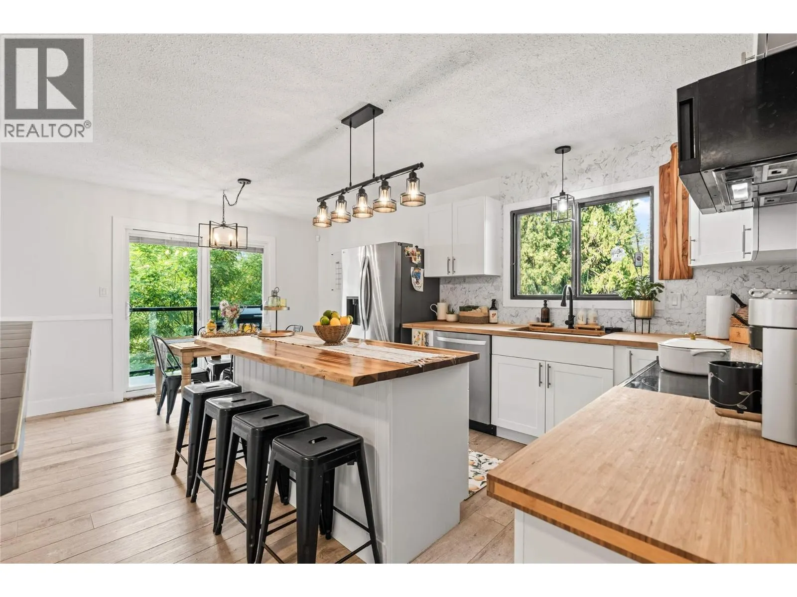 3925 Highland Park Crescent