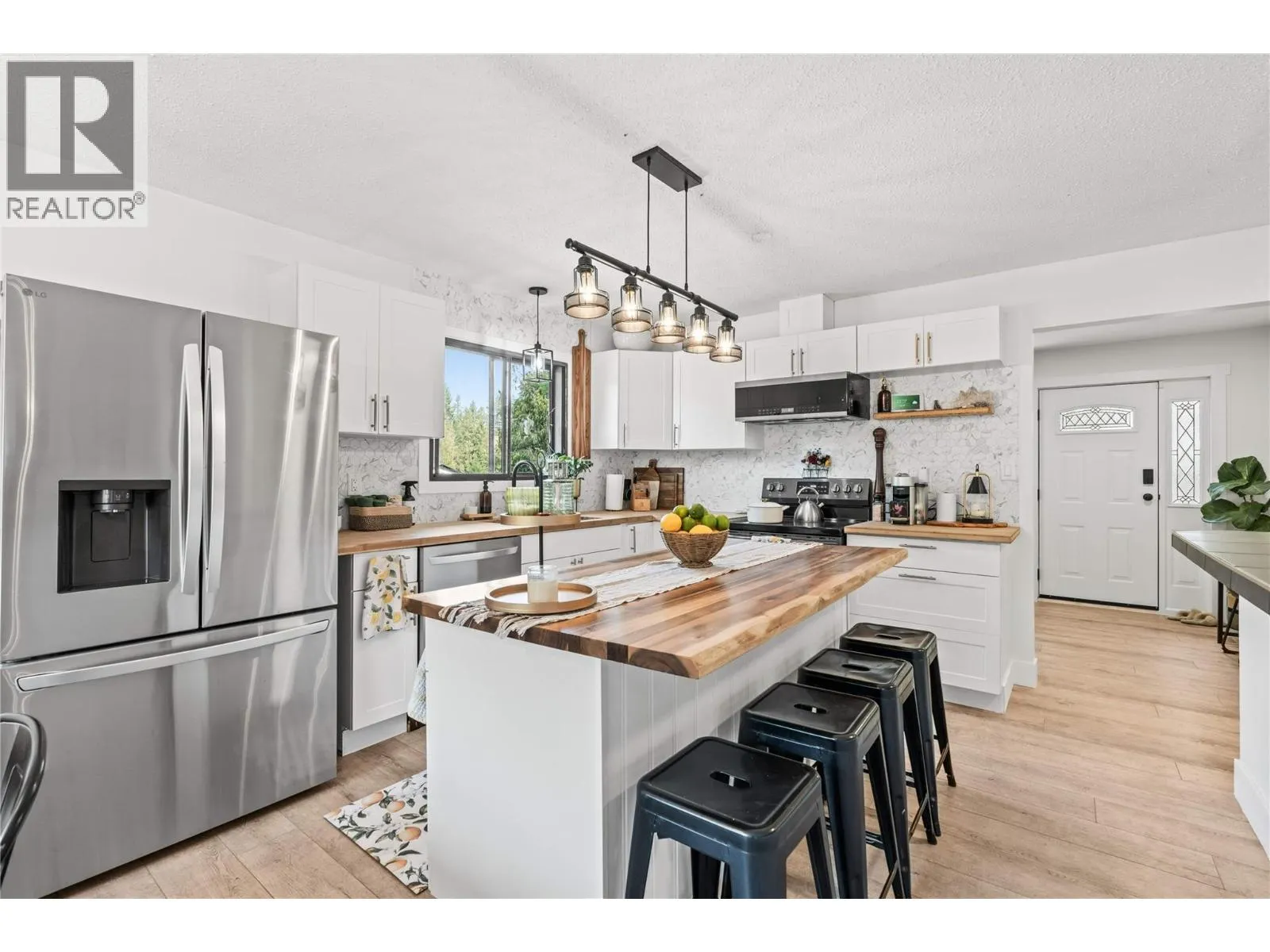 3925 Highland Park Crescent