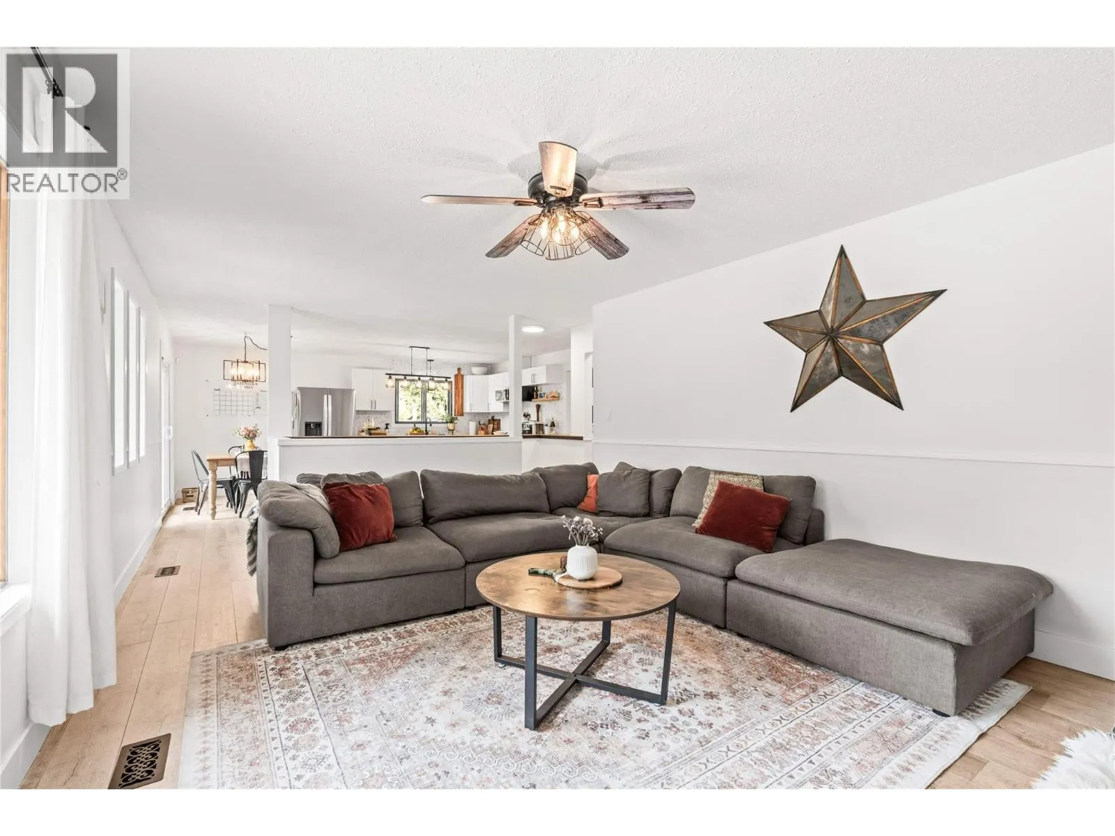 3925 Highland Park Crescent