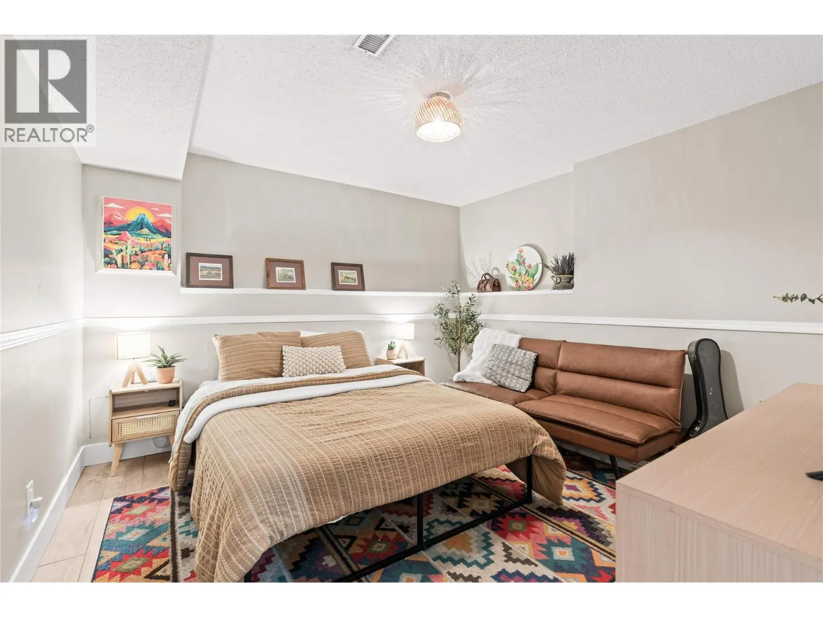 3925 Highland Park Crescent