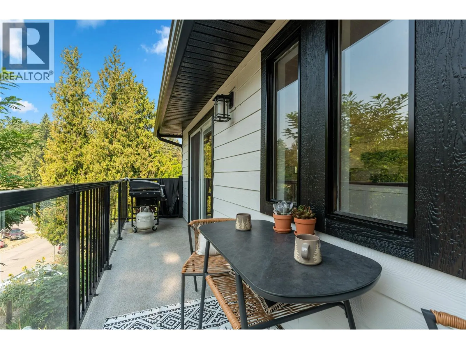 3925 Highland Park Crescent