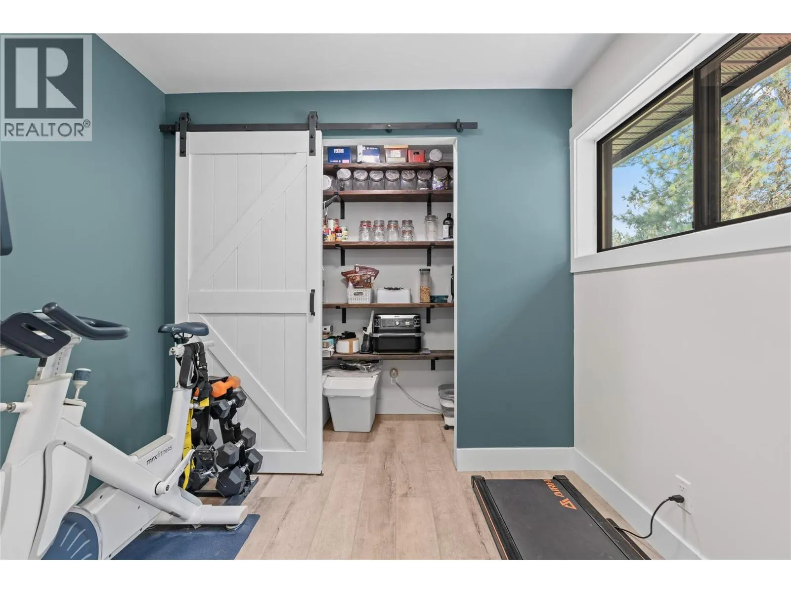 3925 Highland Park Crescent