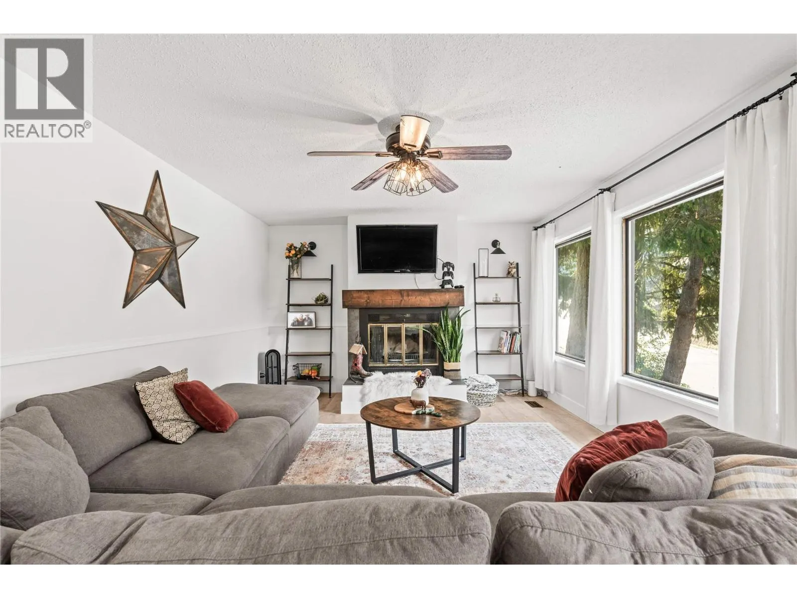 3925 Highland Park Crescent