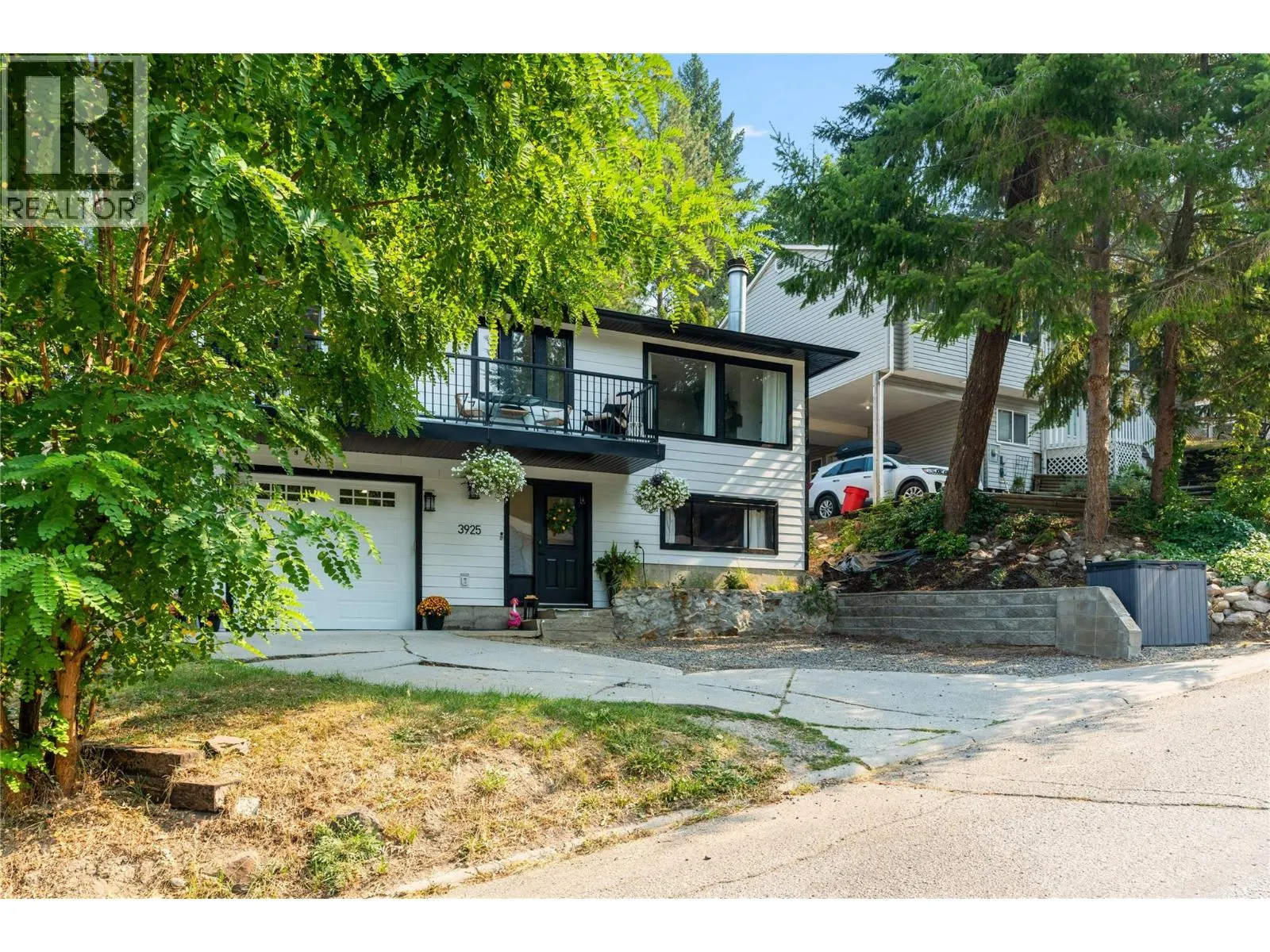 3925 Highland Park Crescent