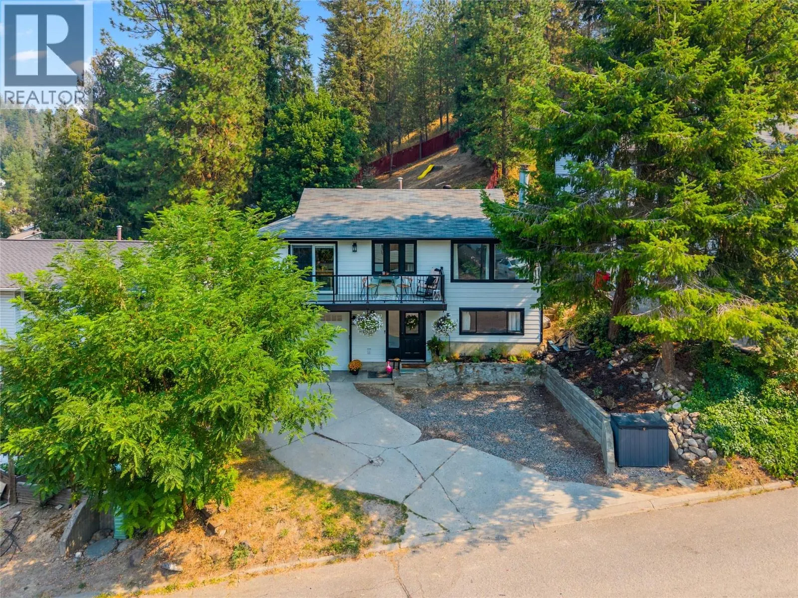 3925 Highland Park Crescent