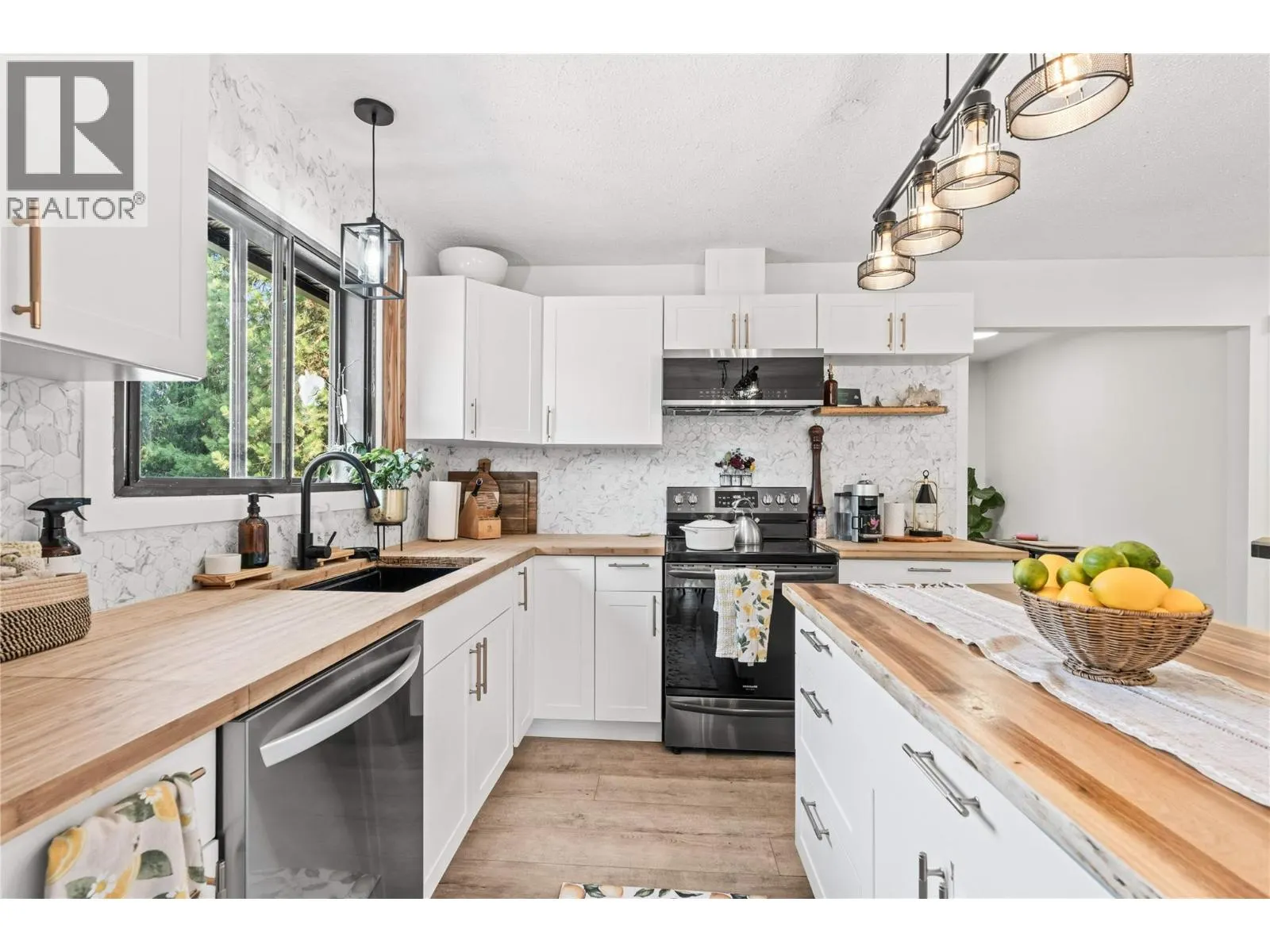 3925 Highland Park Crescent