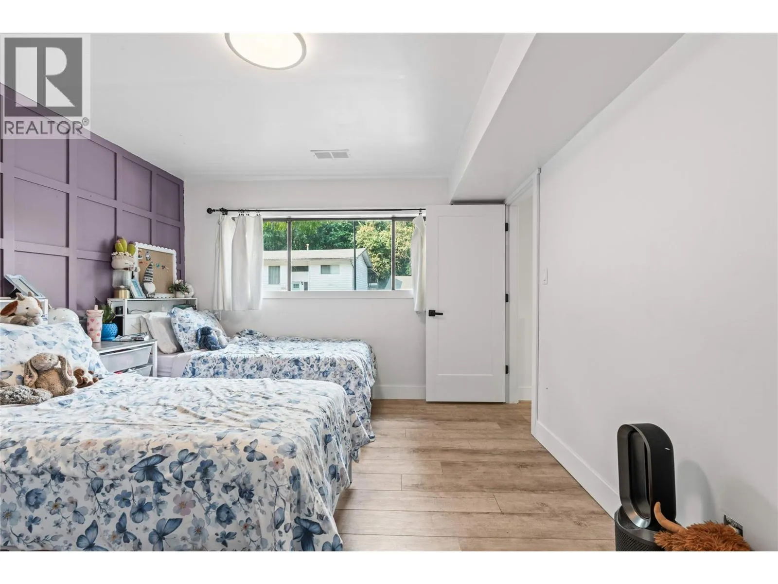 3925 Highland Park Crescent