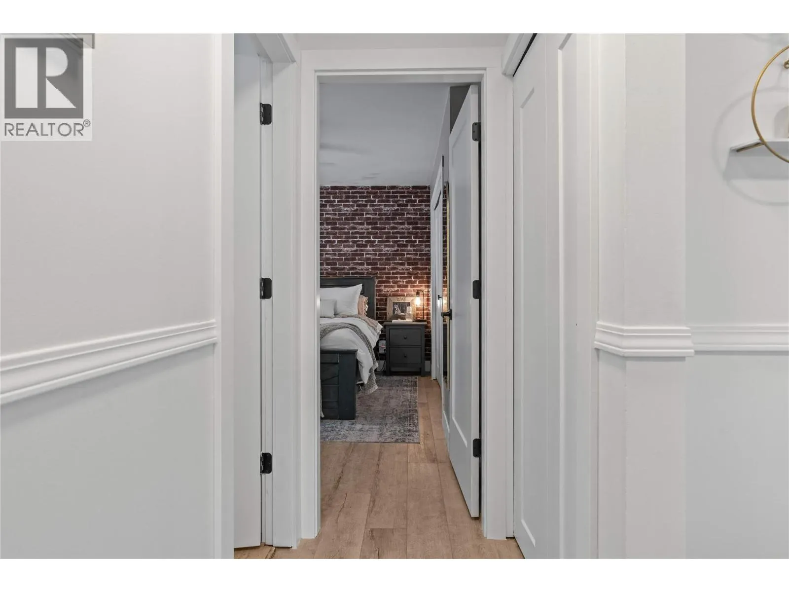 3925 Highland Park Crescent