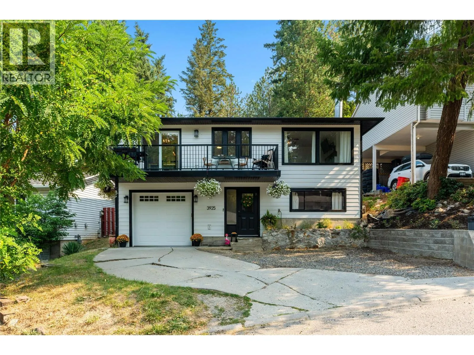 3925 Highland Park Crescent