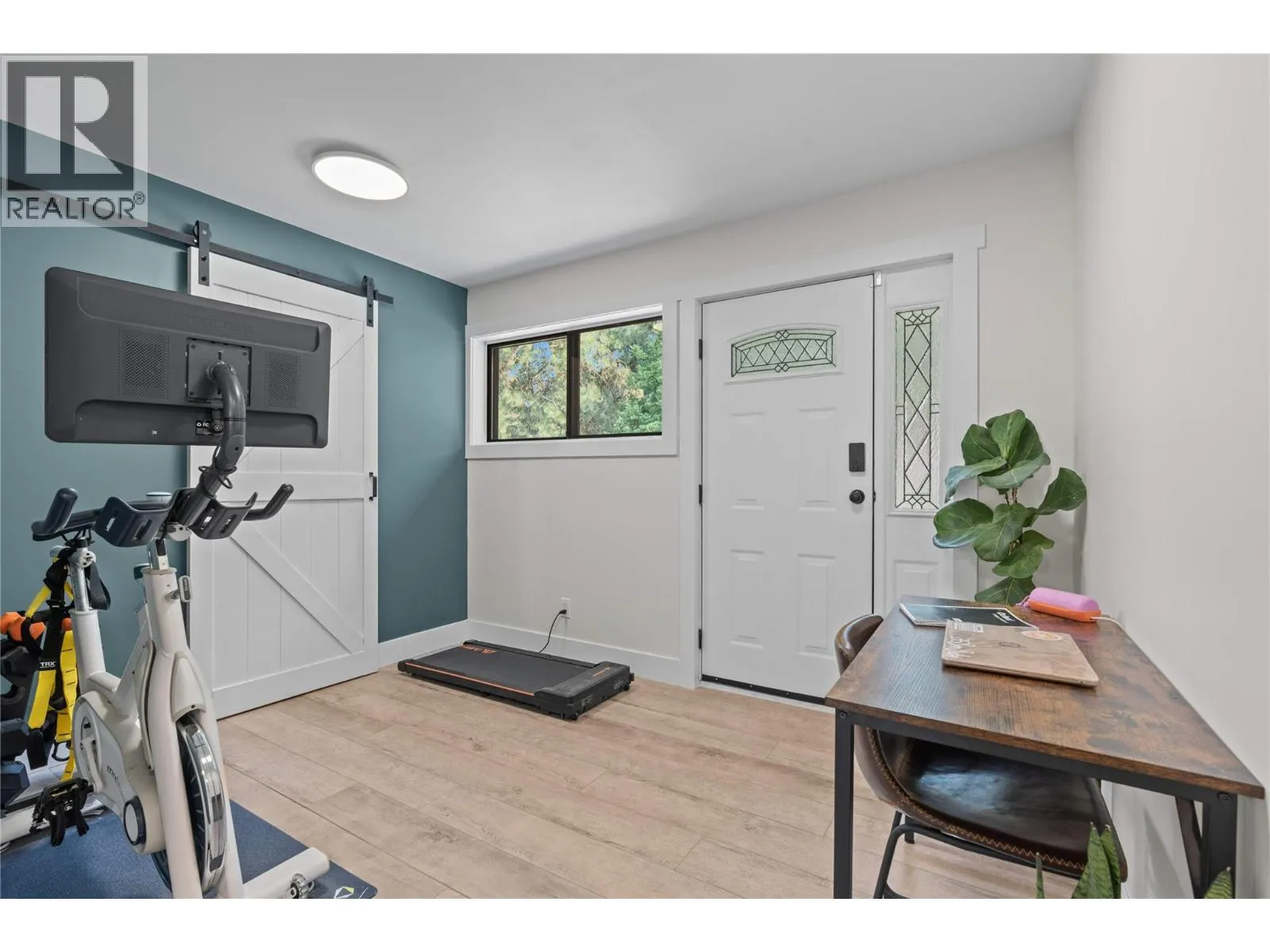 3925 Highland Park Crescent