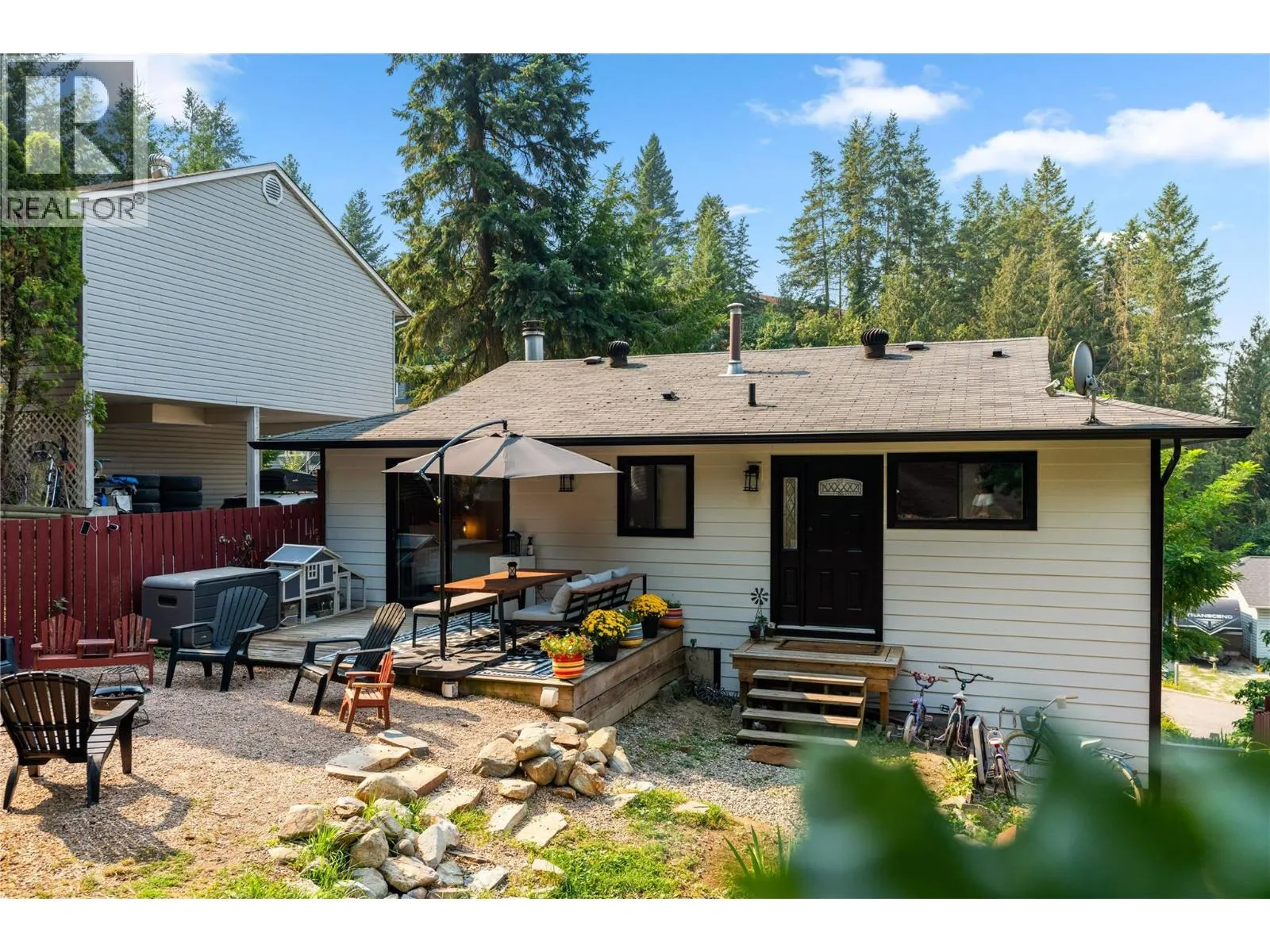 3925 Highland Park Crescent