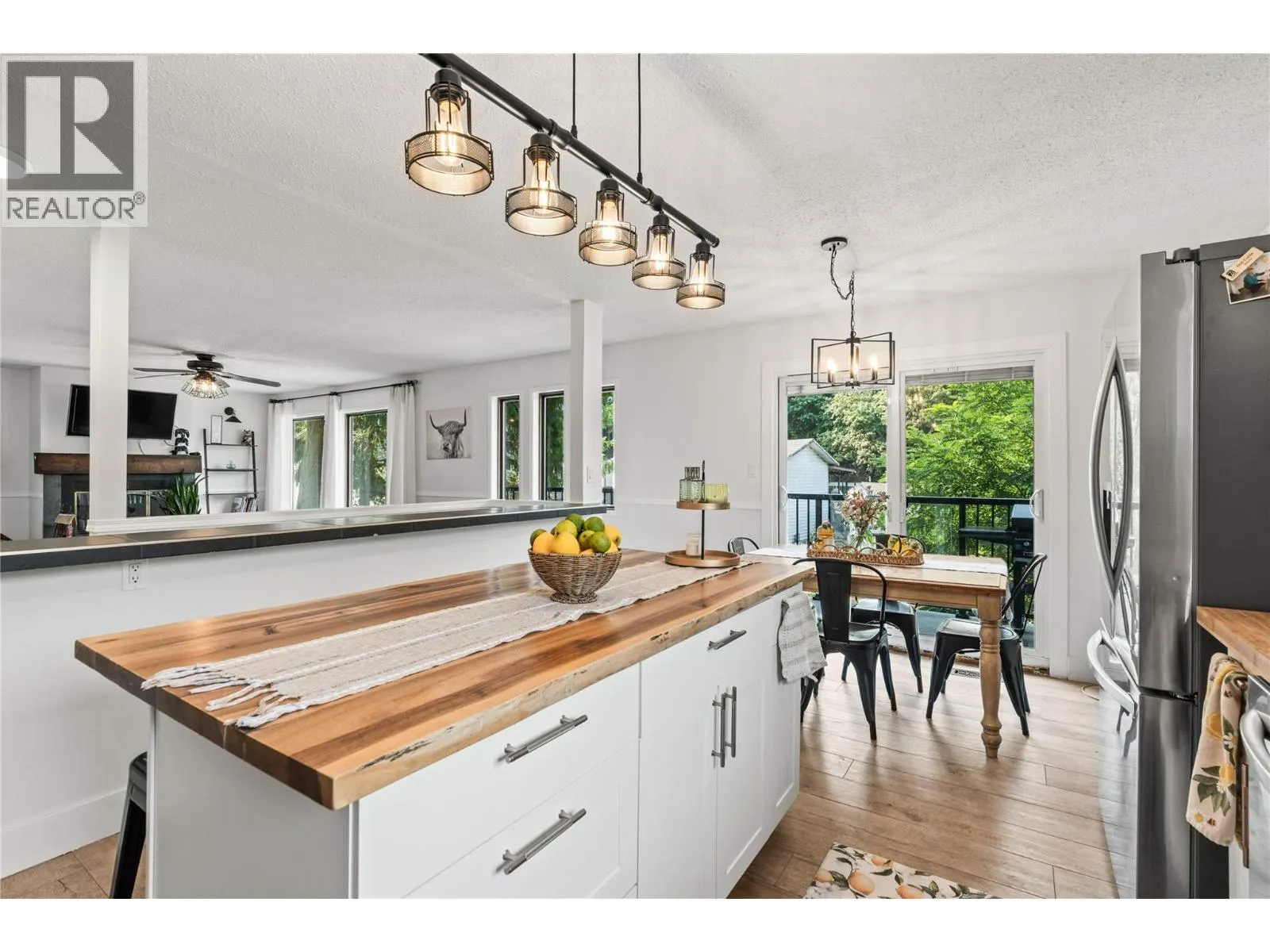 3925 Highland Park Crescent