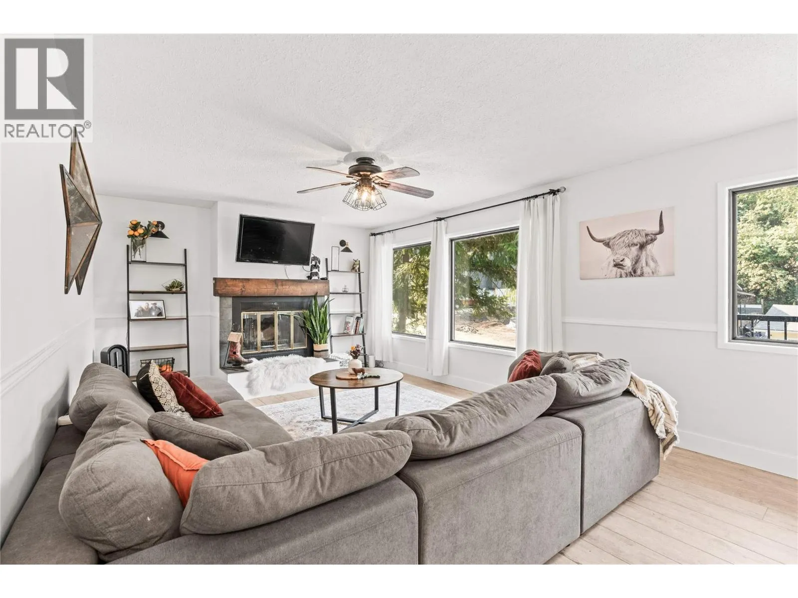 3925 Highland Park Crescent